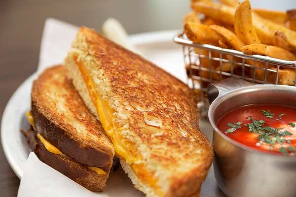 Restaurant - Embassy Suites Oak Brook Lombard