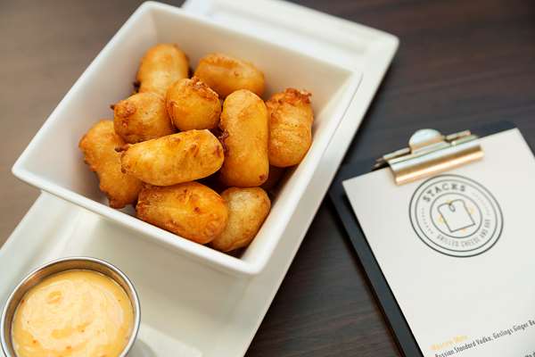 Restaurant - Embassy Suites Oak Brook Lombard