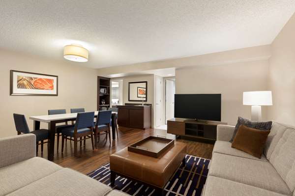  - Embassy Suites Oak Brook Lombard