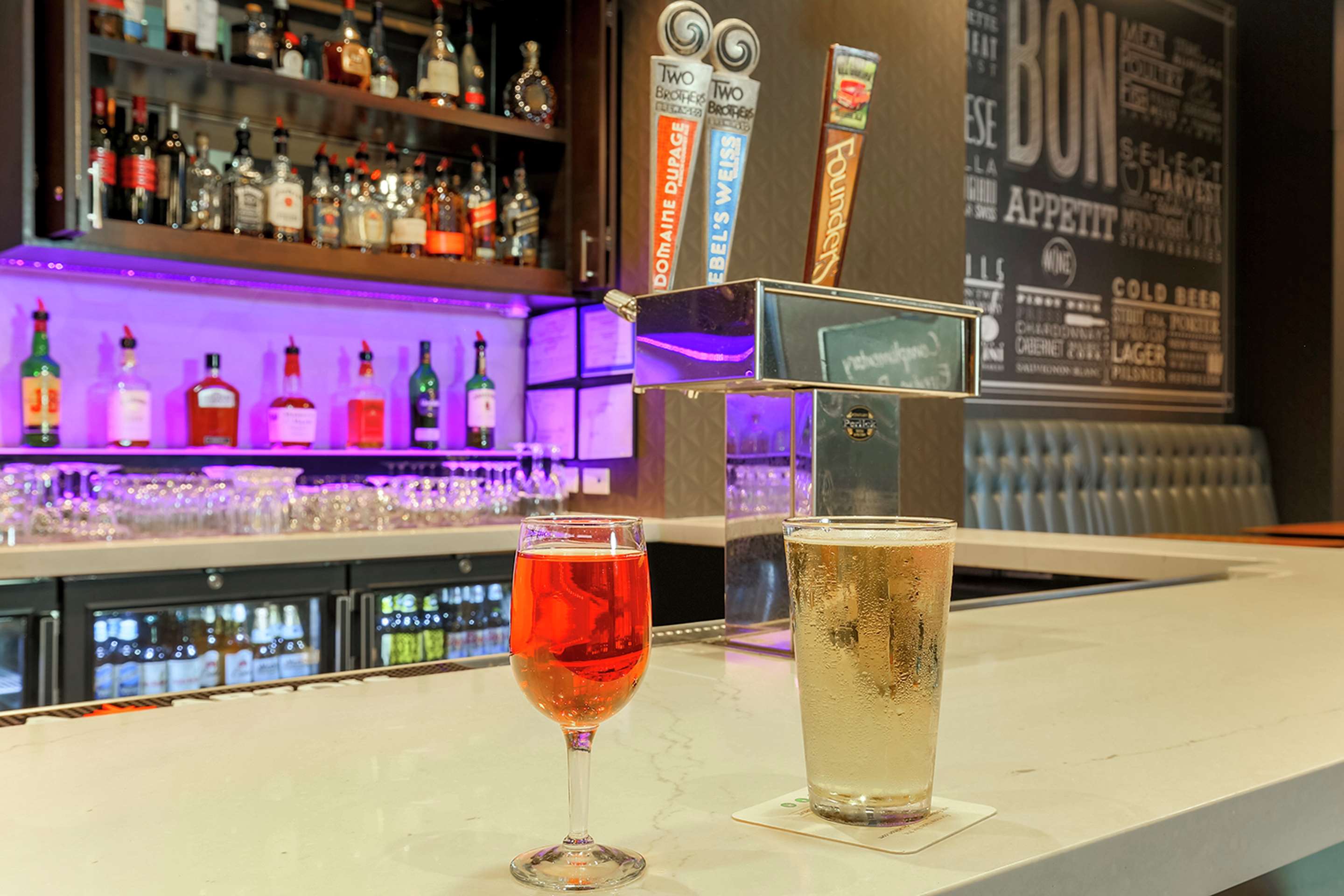 BarLounge | Embassy Suites by Hilton Chicago Lombard Oak Brook