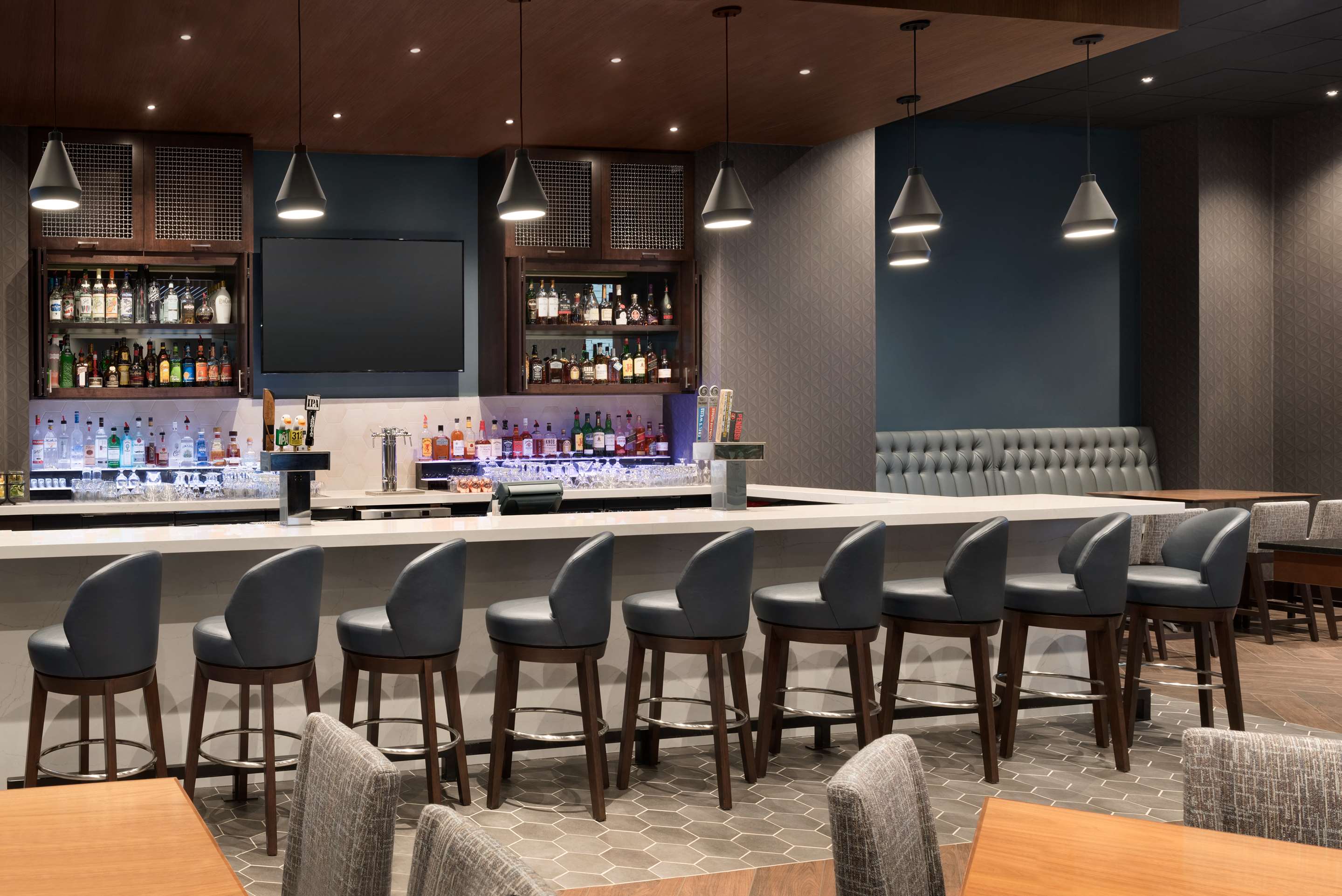 BarLounge | Embassy Suites by Hilton Chicago Lombard Oak Brook