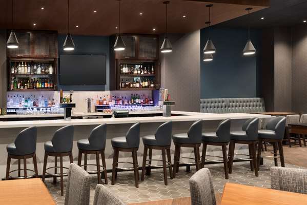 Bar - Embassy Suites Oak Brook Lombard