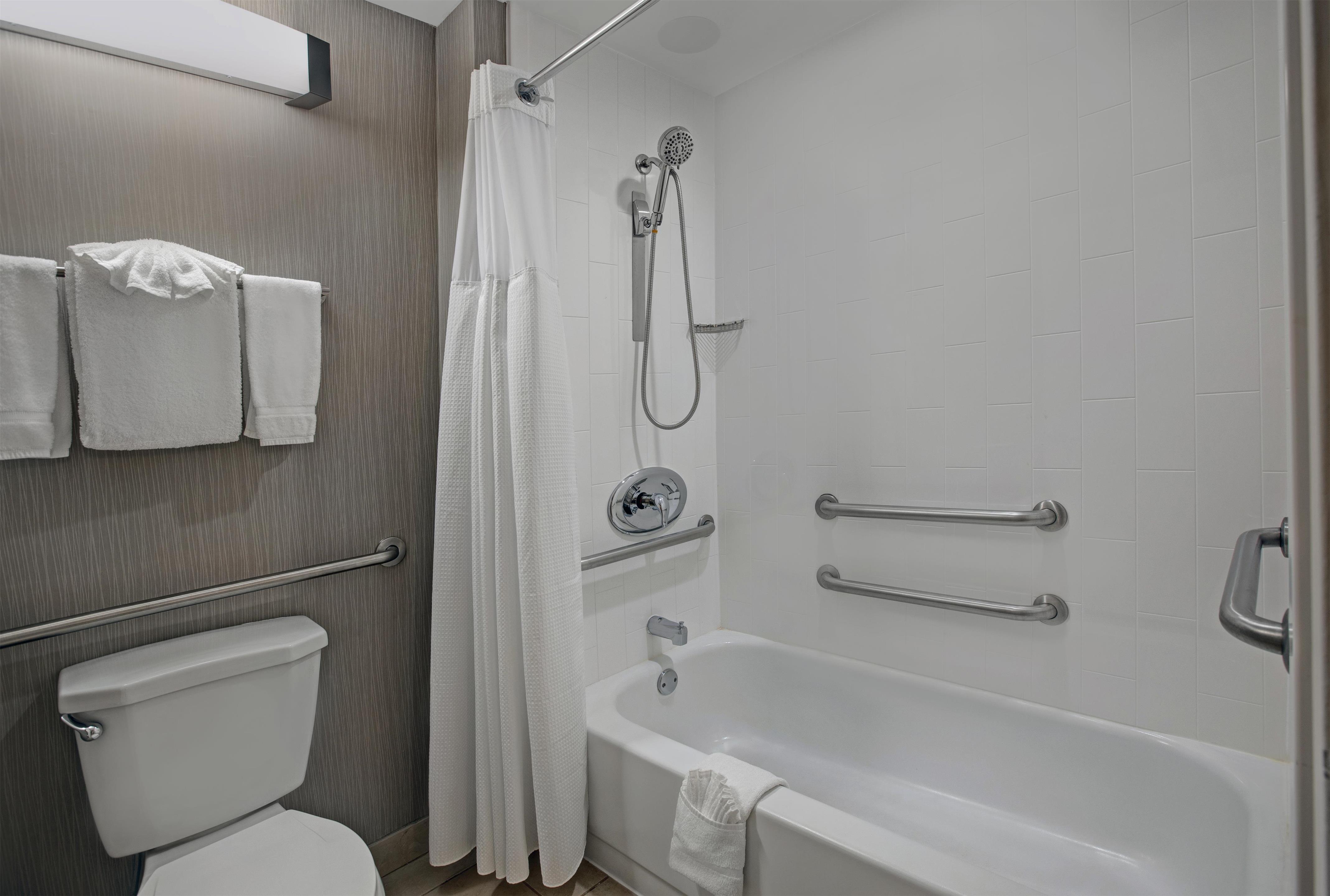 Guest room bath