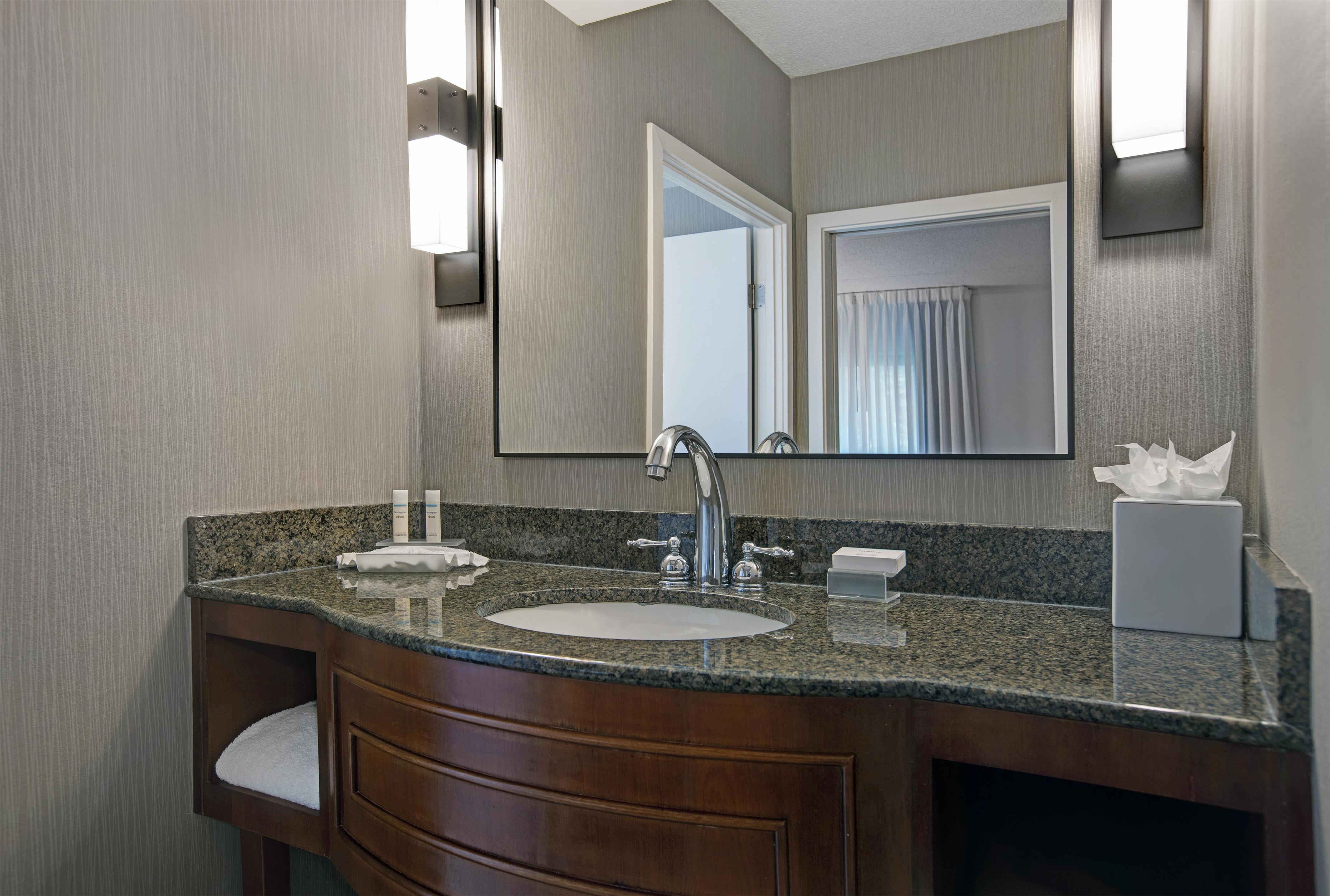 Guest room bath