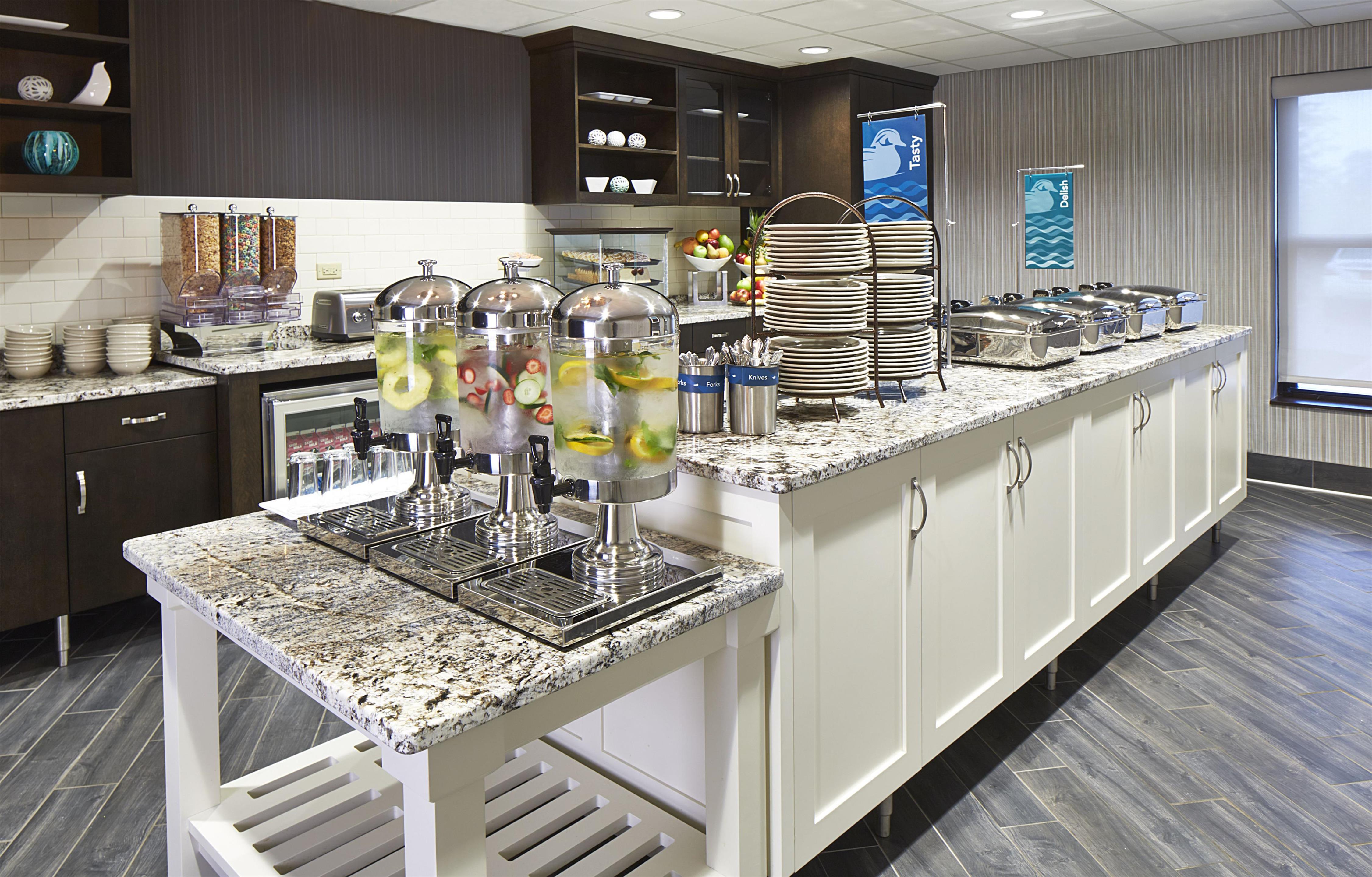 Breakfast Area | Homewood Suites by Hilton Chicago-Lincolnshire
