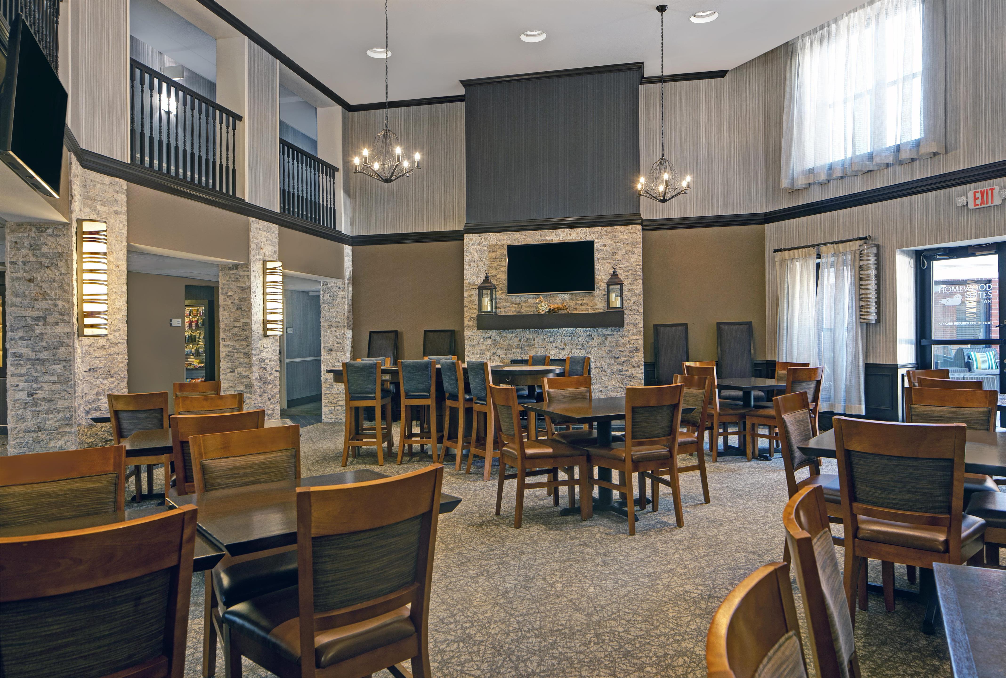 Breakfast Area | Homewood Suites by Hilton Chicago-Lincolnshire