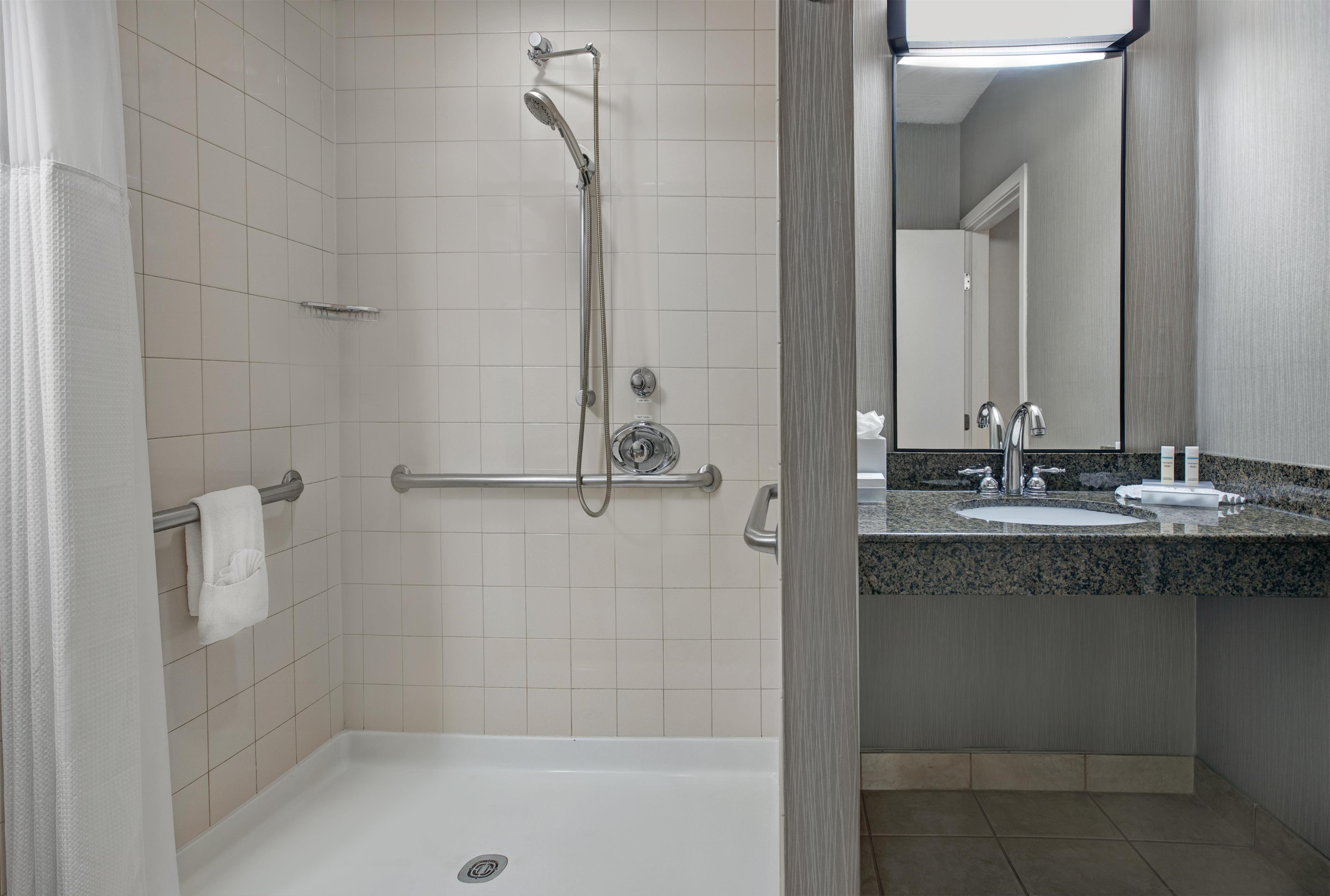 Guest room bath