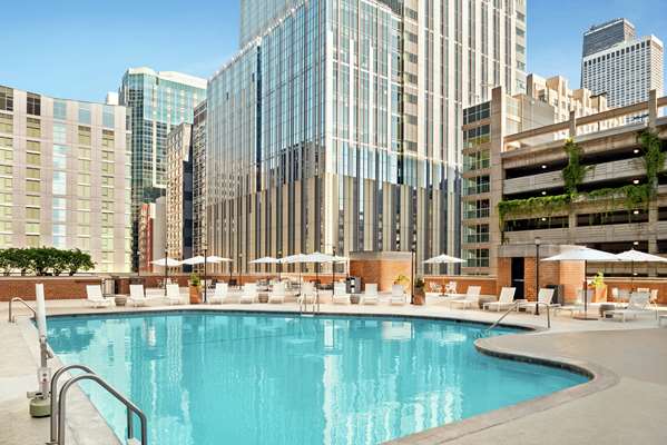 Pool - DoubleTree by Hilton Hotel Magnificent Mile Chicago