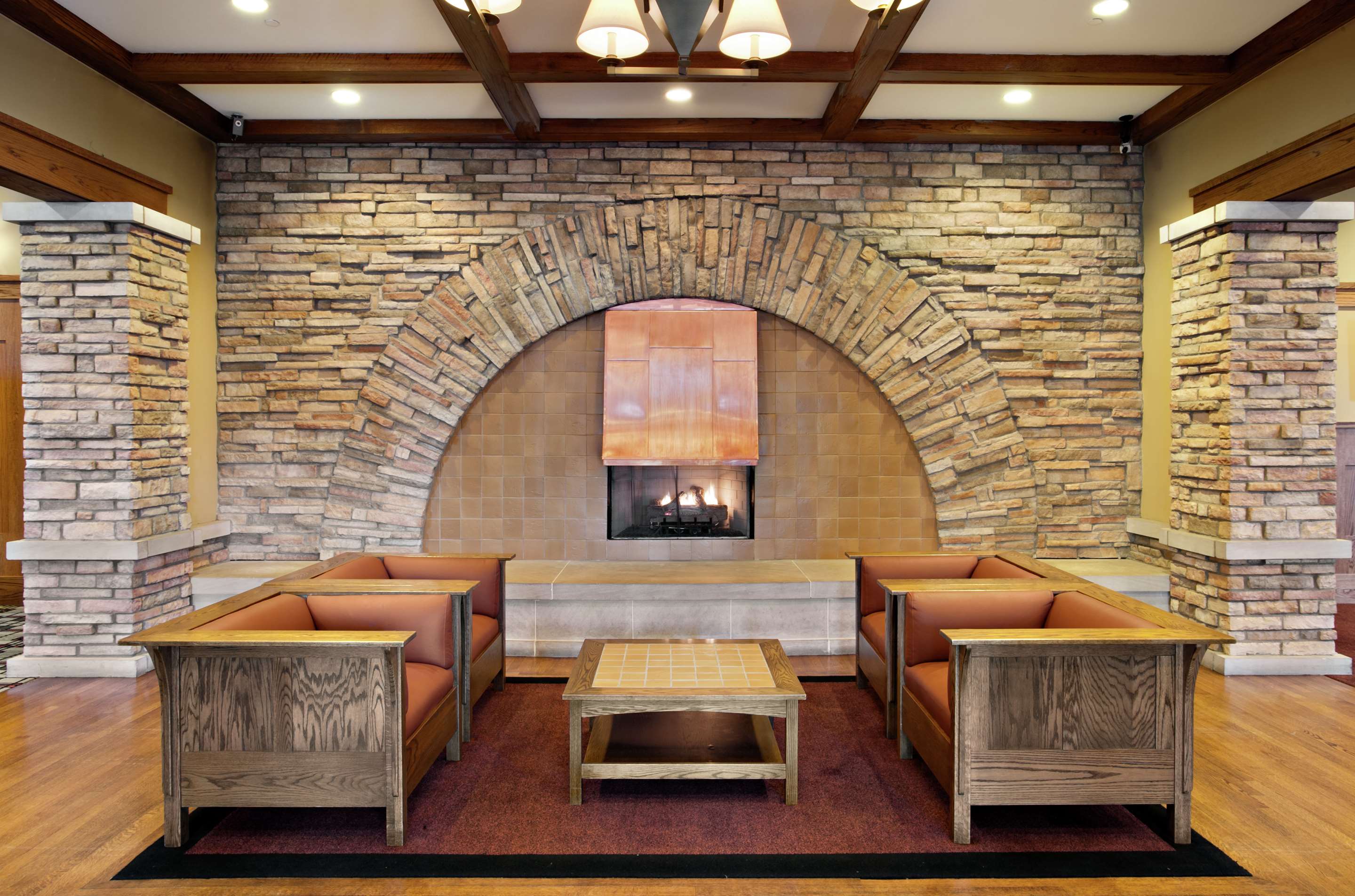 Reception | DoubleTree by Hilton Libertyville - Mundelein