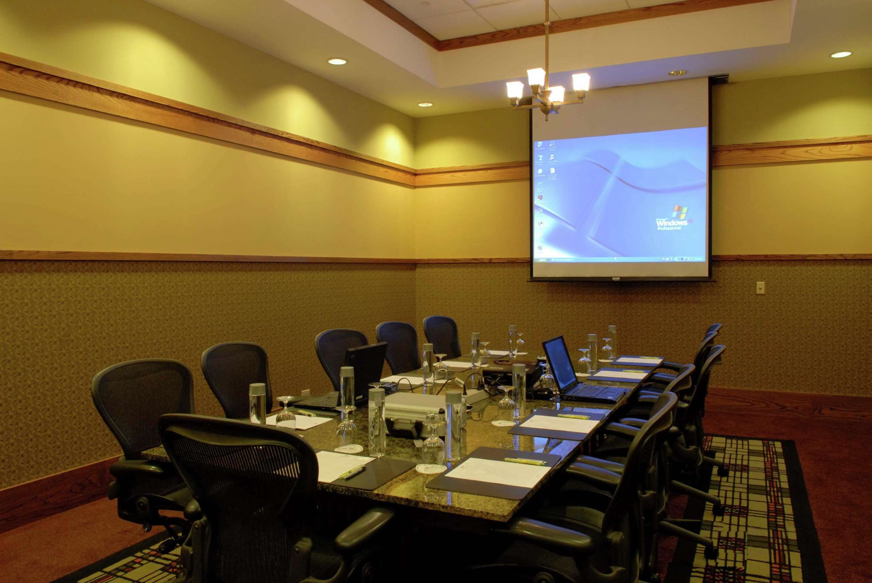 Meeting Room | DoubleTree by Hilton Libertyville - Mundelein