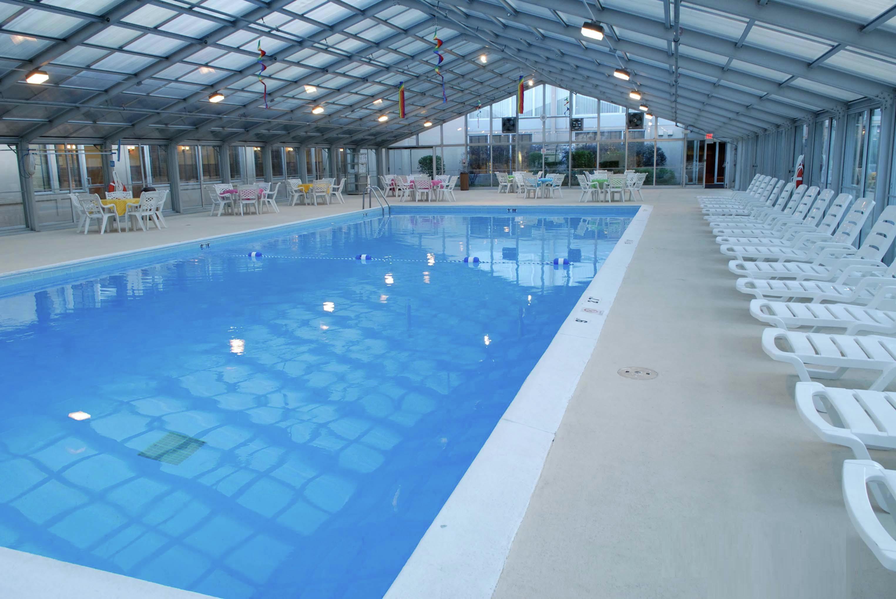 Pool | DoubleTree by Hilton Libertyville - Mundelein