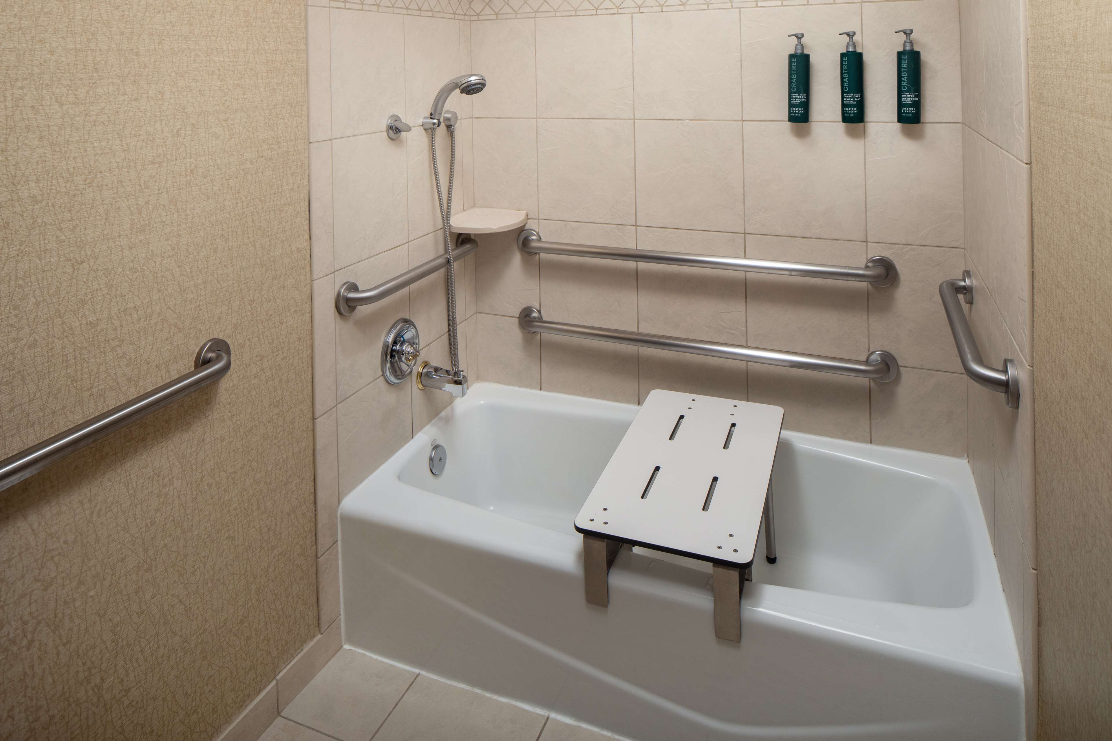 HILTON CHICAGO NORTHBROOK Room Type - 2DBL MOB HEARING ACC W TUB