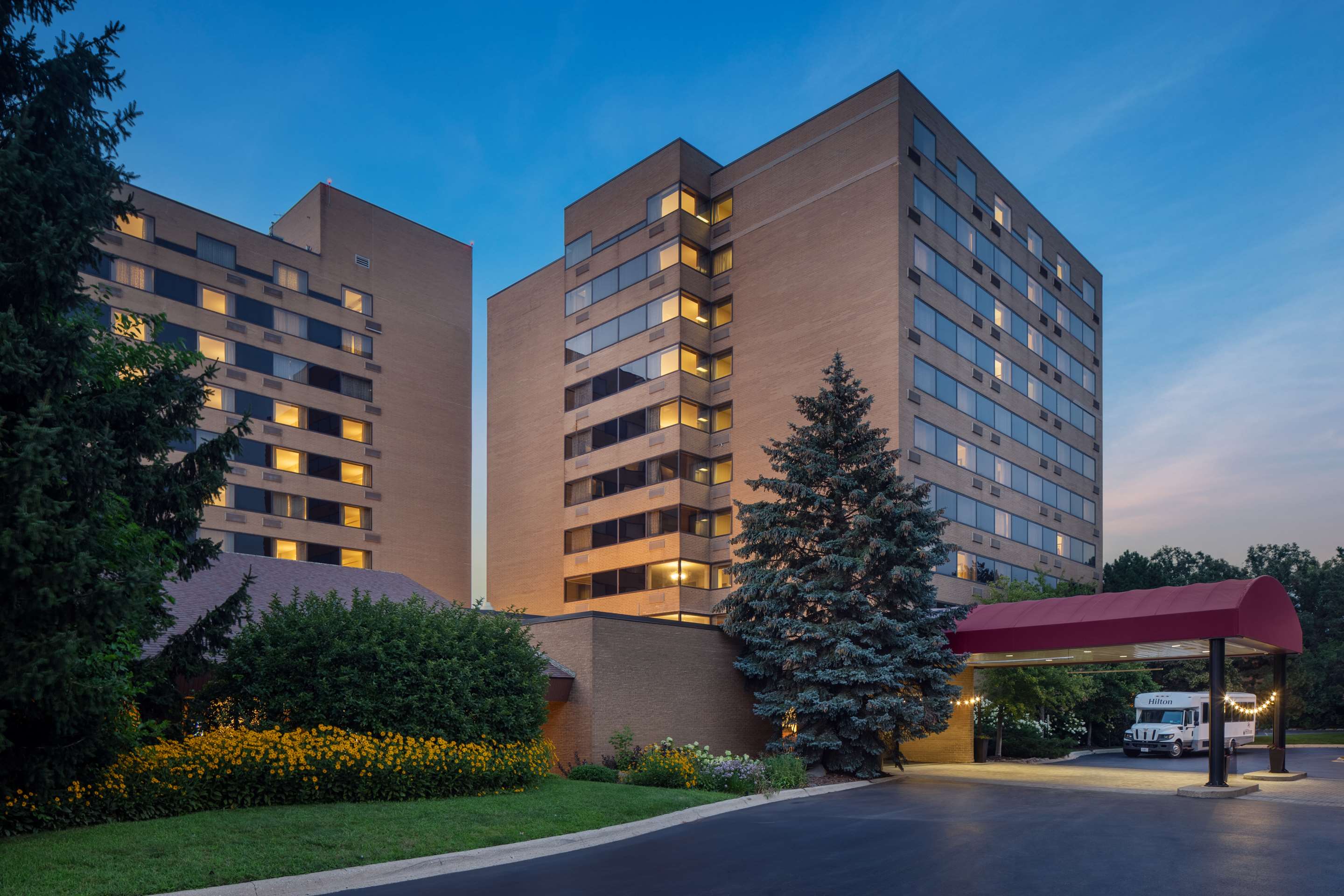 Exterior | Hilton Chicago/Northbrook