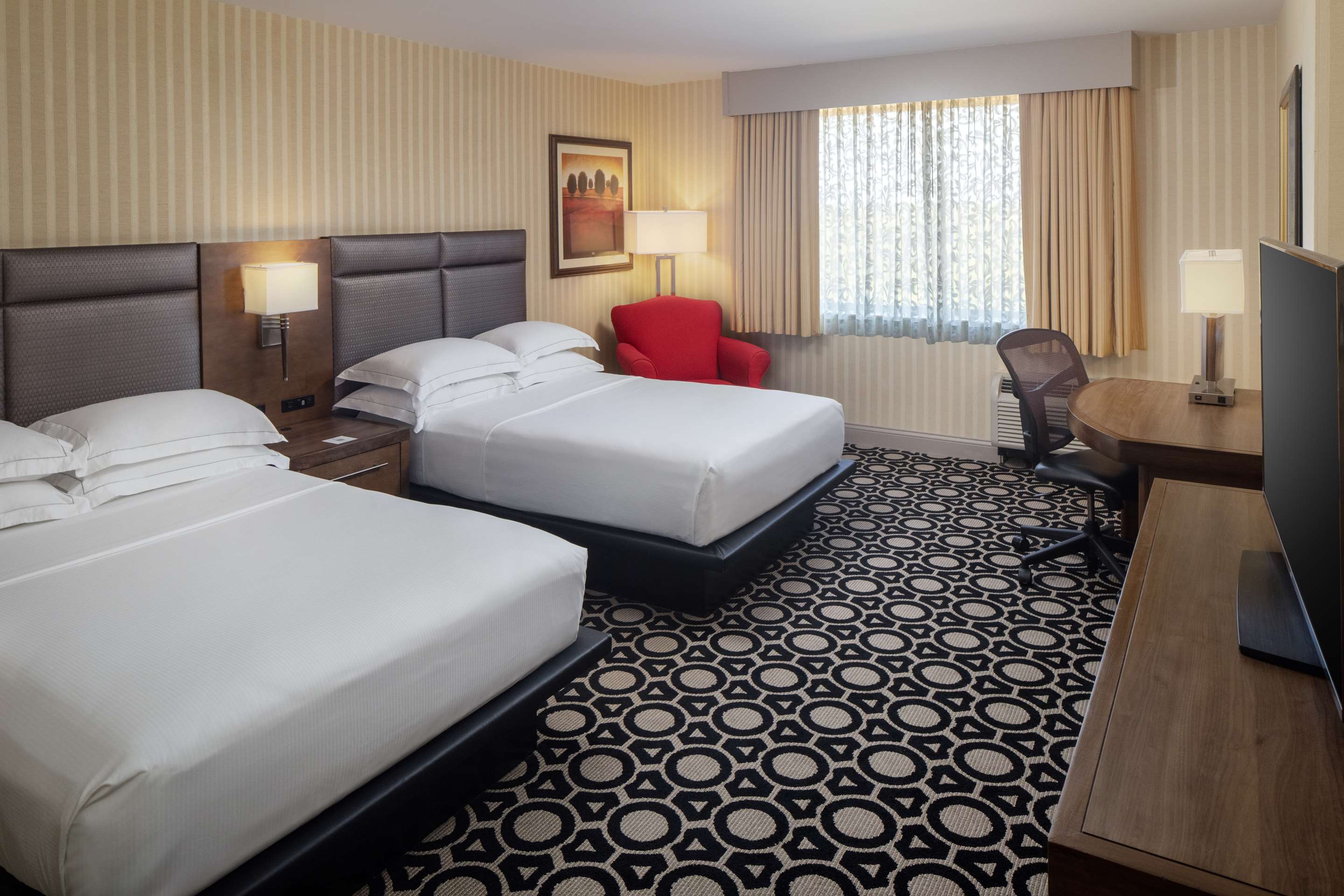 Guest room | Hilton Chicago/Northbrook
