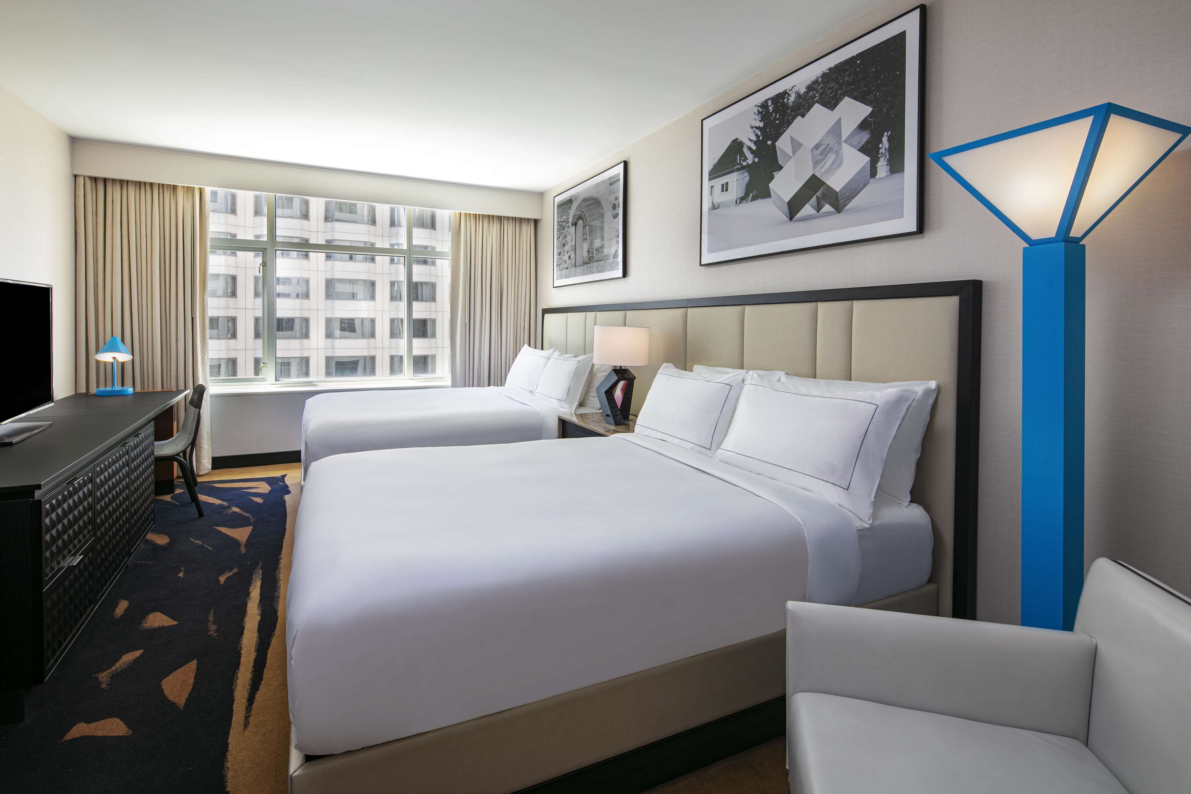theWit Chicago, a Hilton Hotel Room Type - 2 QUEEN MOB ACCESS W  TUB