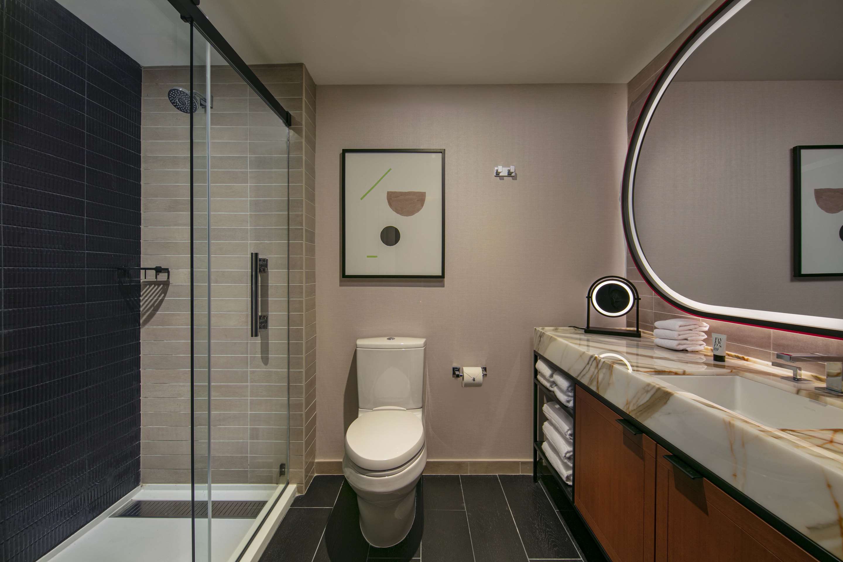 Guest room bath