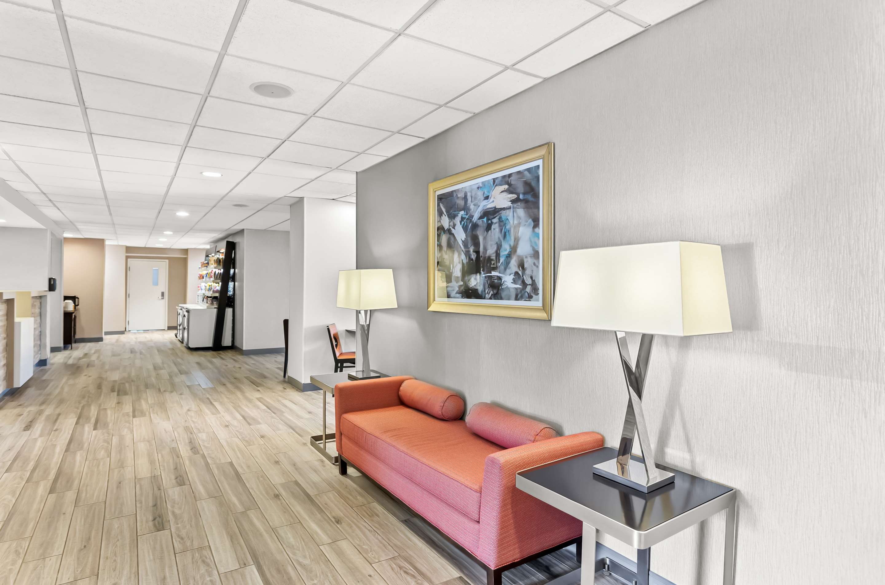 Lobby | Hampton Inn Chicago/Naperville