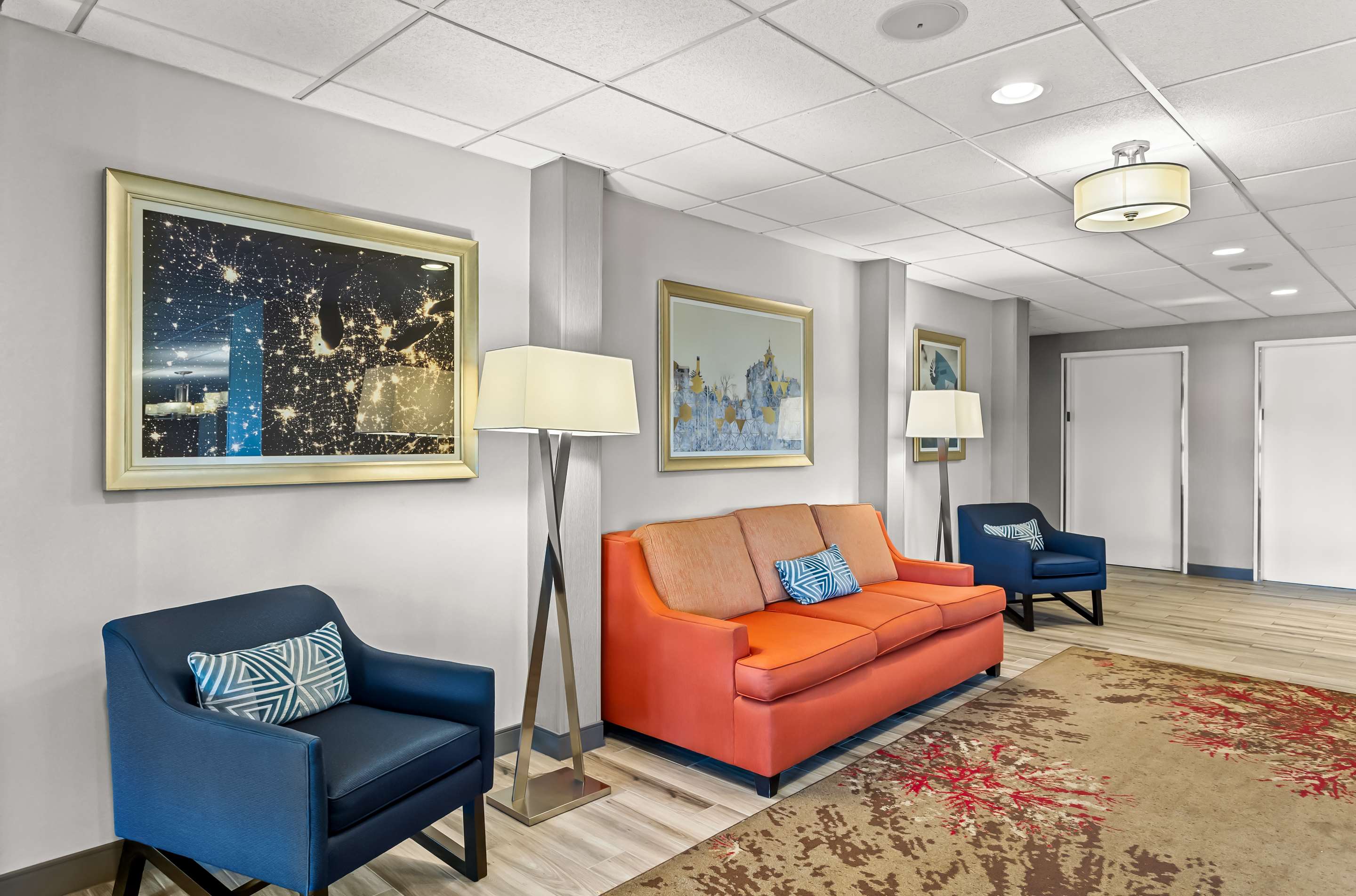 Lobby | Hampton Inn Chicago/Naperville