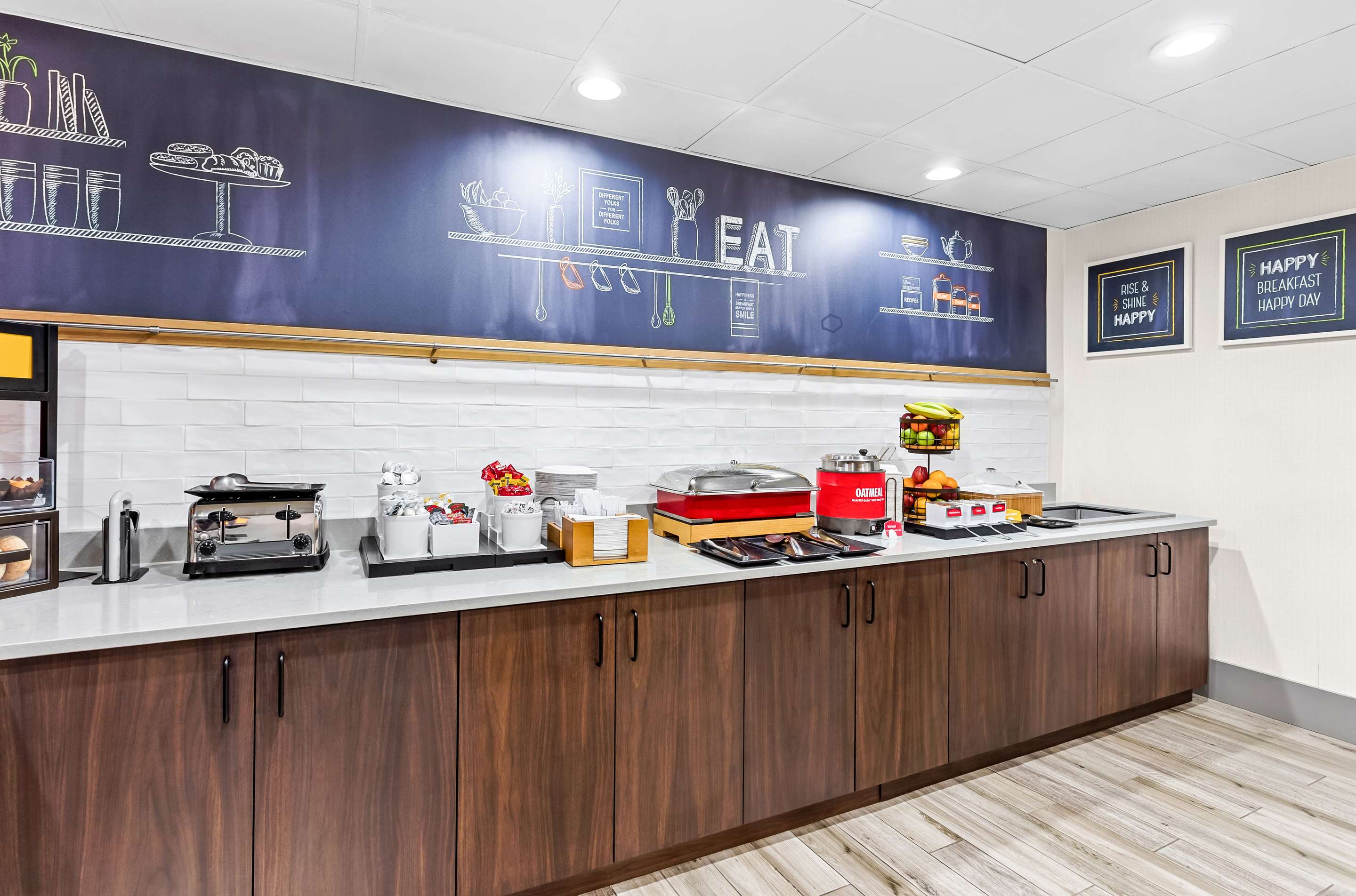 Breakfast Area | Hampton Inn Chicago/Naperville