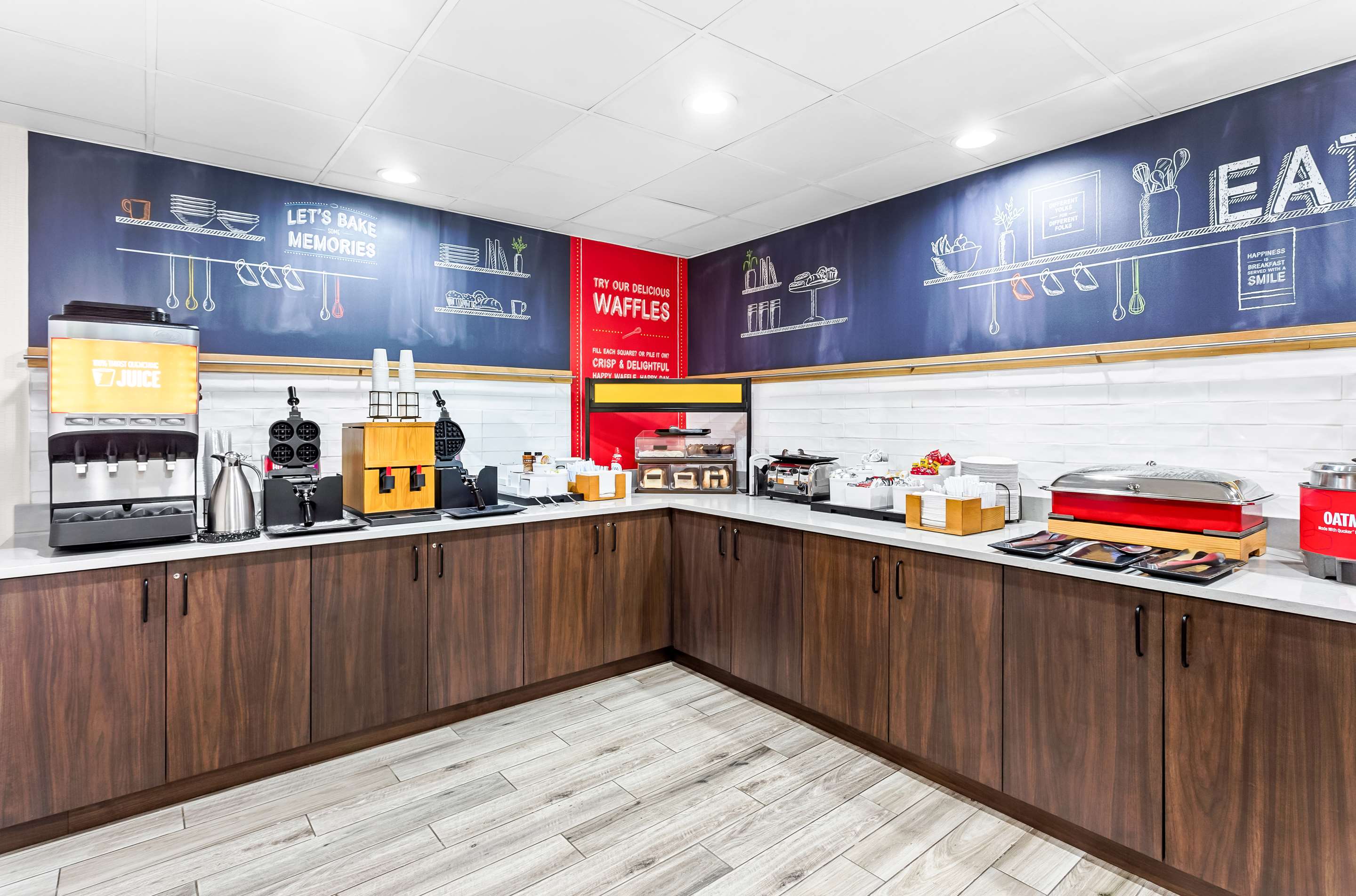 Breakfast Area | Hampton Inn Chicago/Naperville