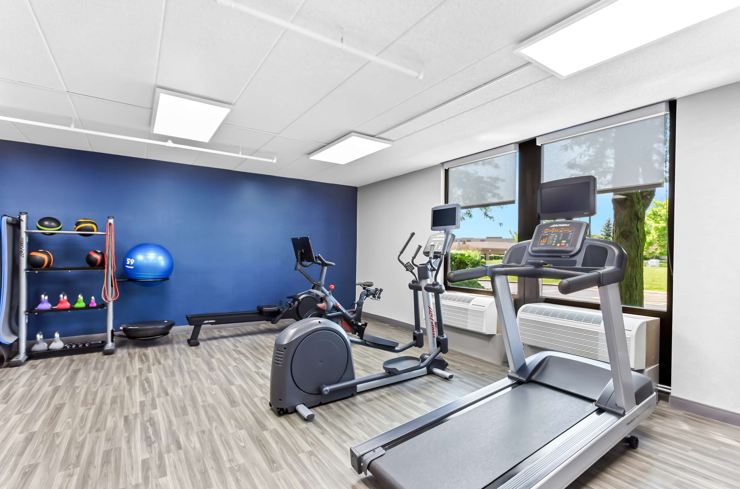 Health club fitness center gym | Hampton Inn Chicago/Naperville