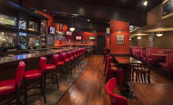 Bar - DoubleTree by Hilton Hotel Oak Brook