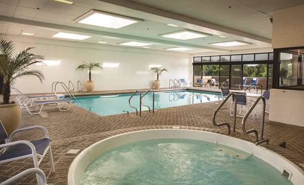 Pool - DoubleTree by Hilton Hotel Oak Brook