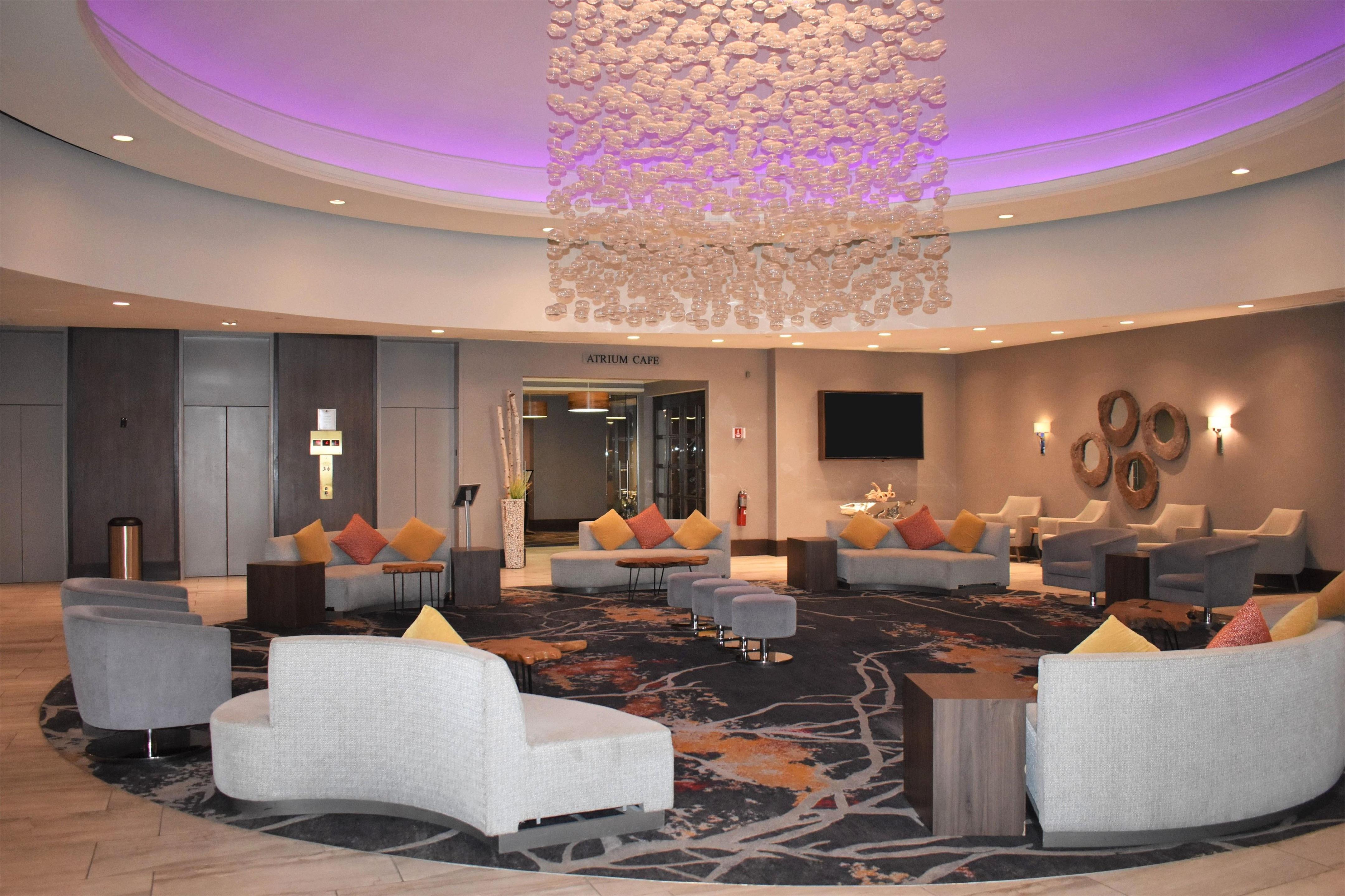 Lobby | DoubleTree by Hilton Chicago - Oak Brook