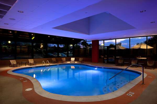 Pool - Hilton Suites Oakbrook Terrace