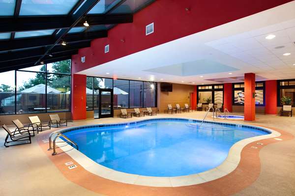 Pool - Hilton Suites Oakbrook Terrace