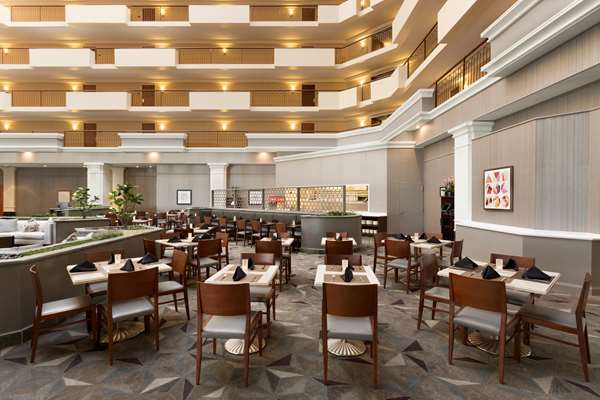 Restaurant - Hilton Suites Oakbrook Terrace