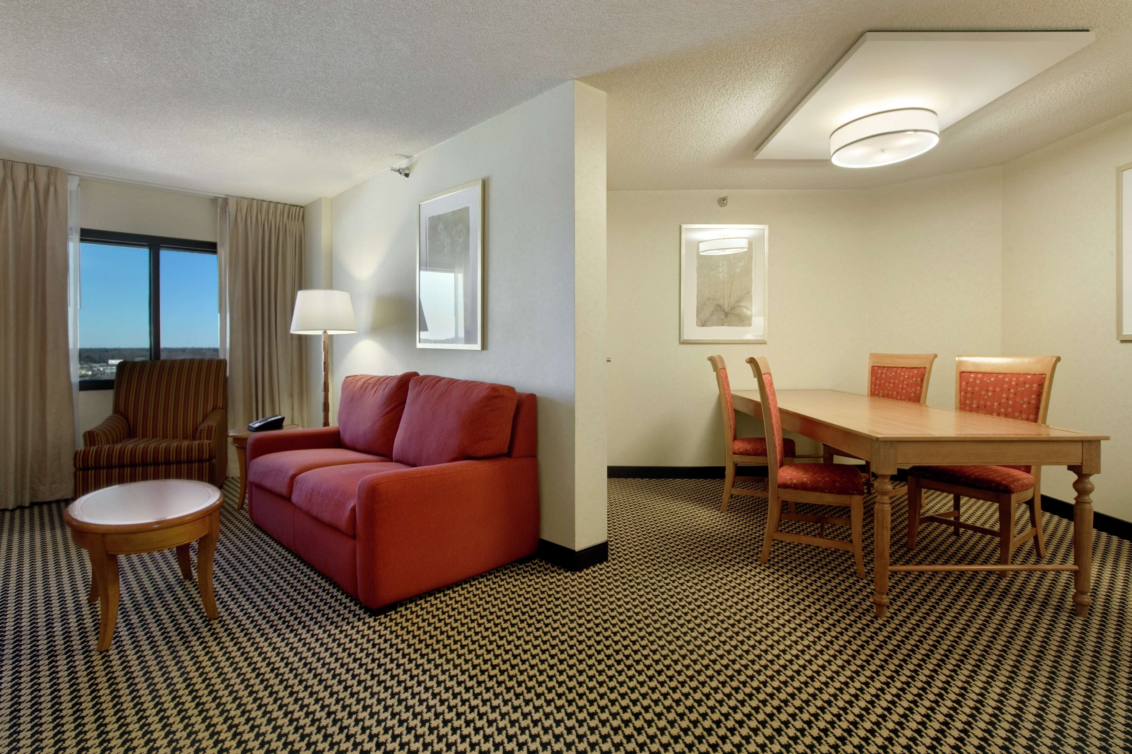 Hilton Chicago/Oak Brook Suites Room Type - 1KING 1BDRM CONFERENCE STE
