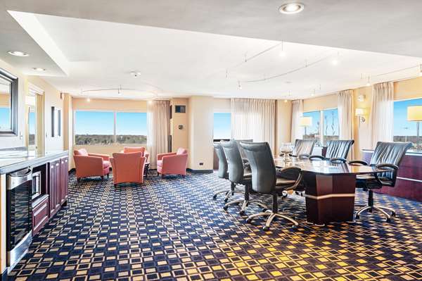  - Hilton Suites Oakbrook Terrace