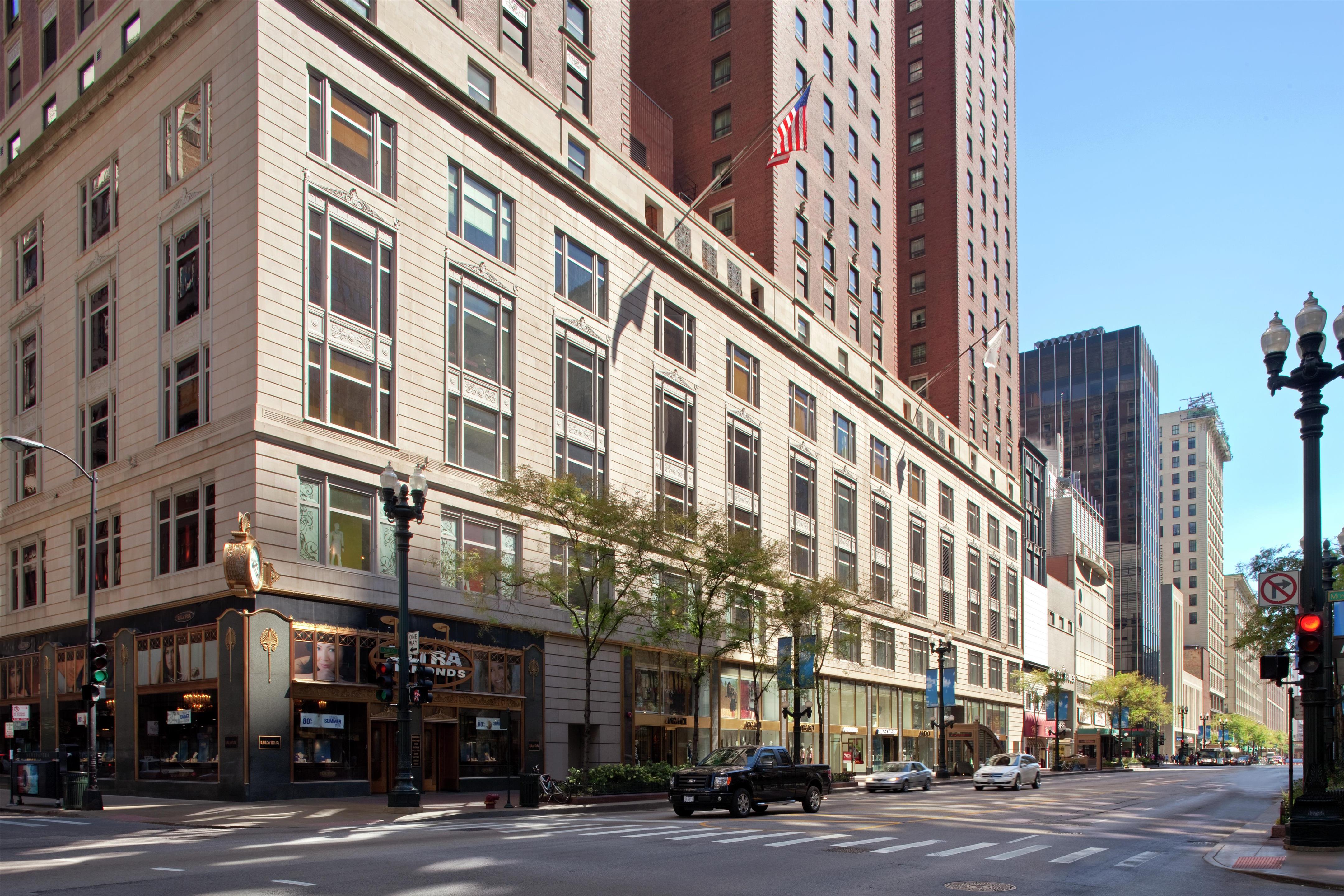 Exterior | Palmer House a Hilton Hotel
