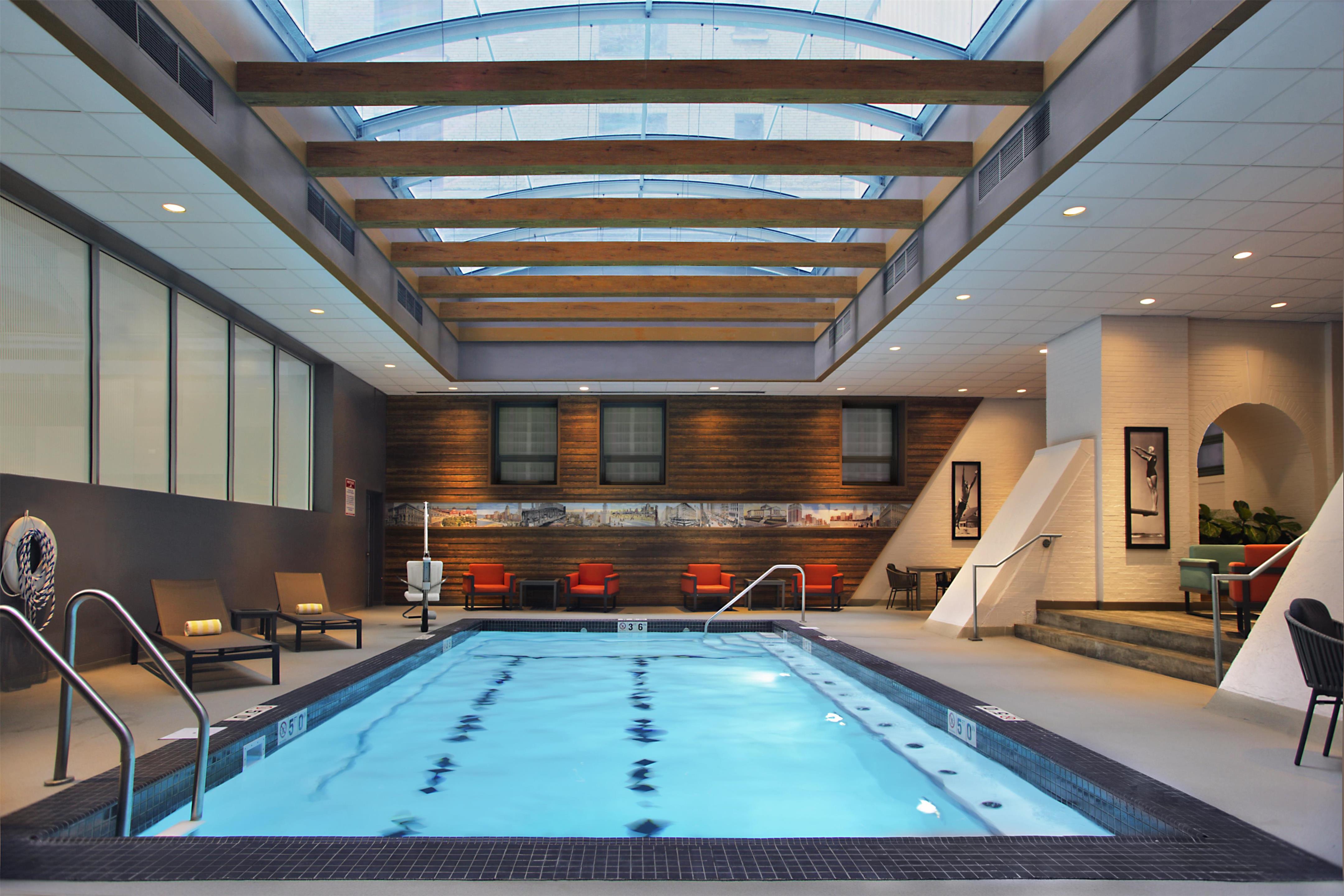 Pool | Palmer House a Hilton Hotel