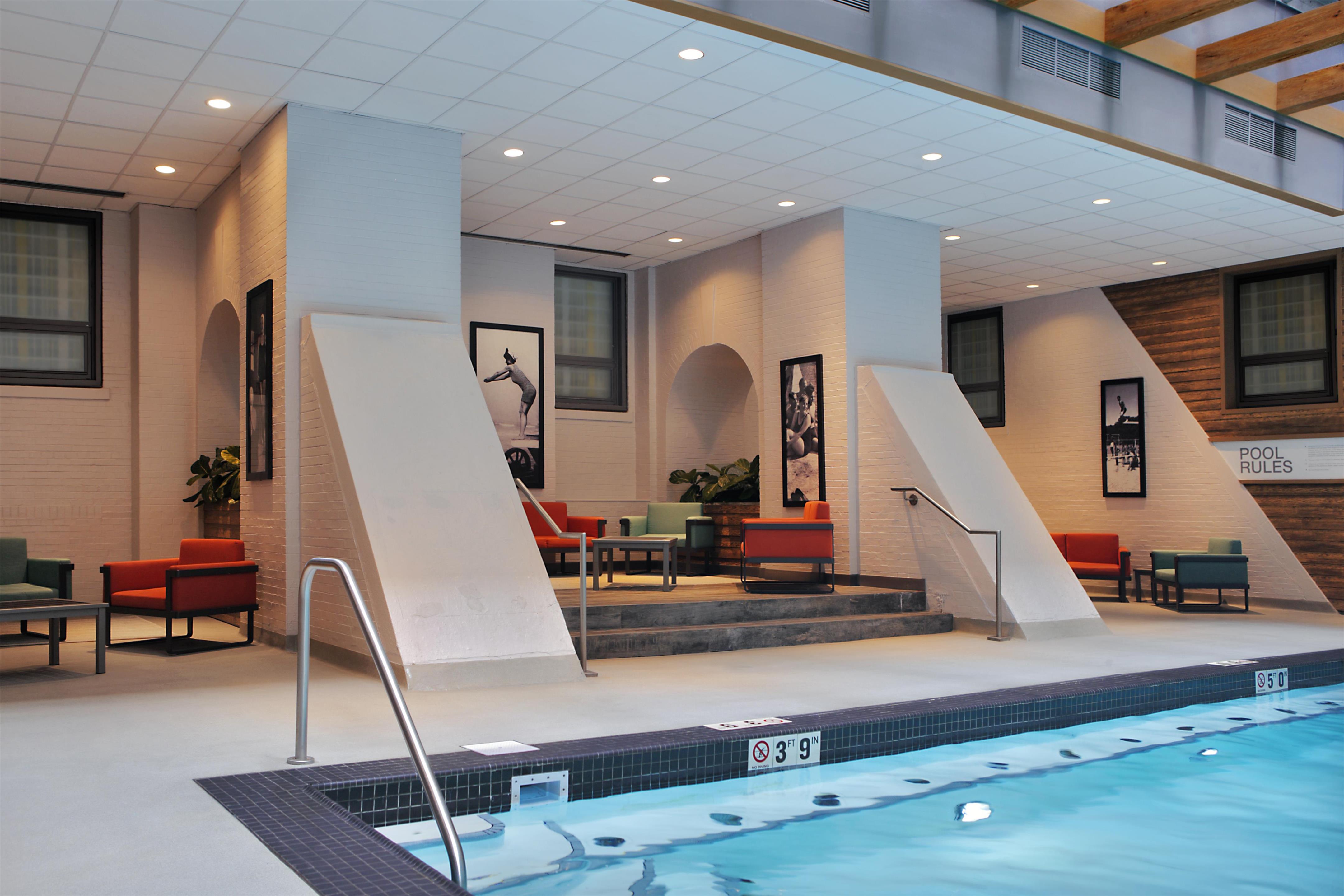 Pool | Palmer House a Hilton Hotel