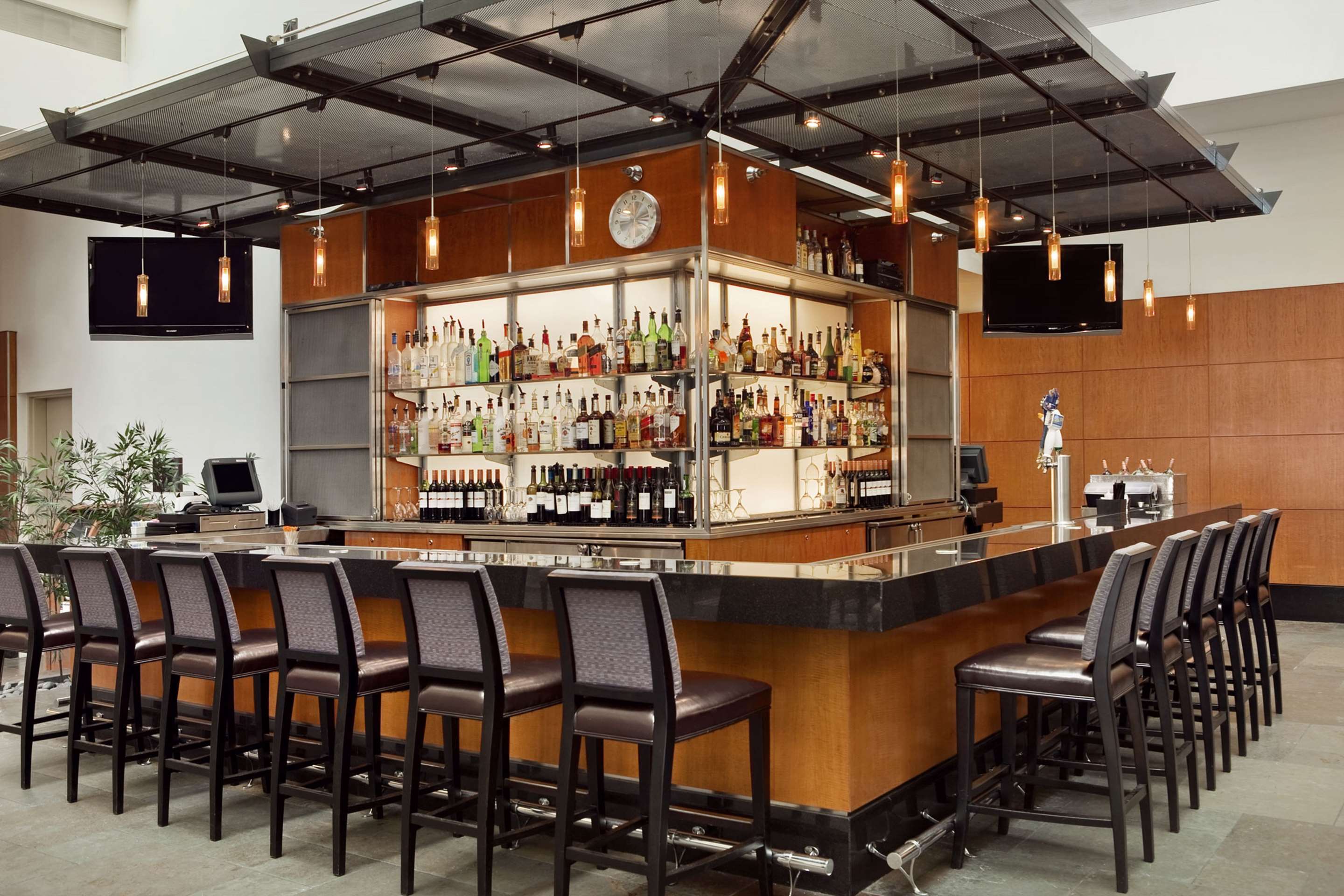 BarLounge | Embassy Suites by Hilton Chicago Downtown Magnificent Mile
