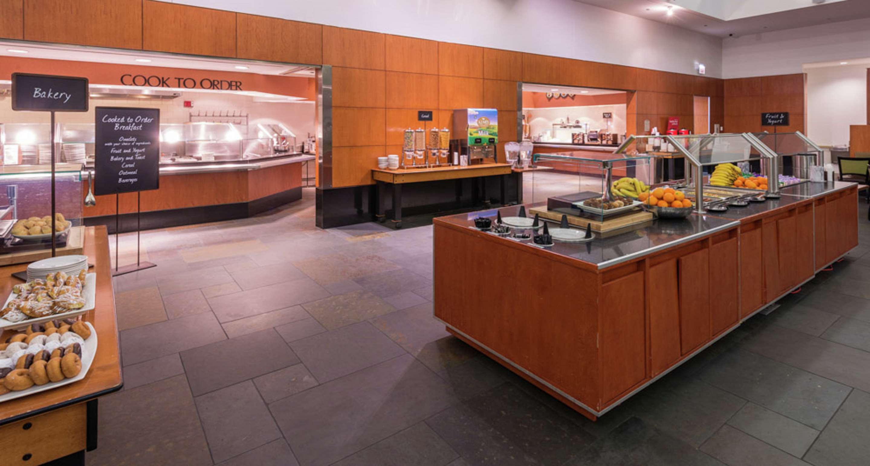 Breakfast Area | Embassy Suites by Hilton Chicago Downtown Magnificent Mile