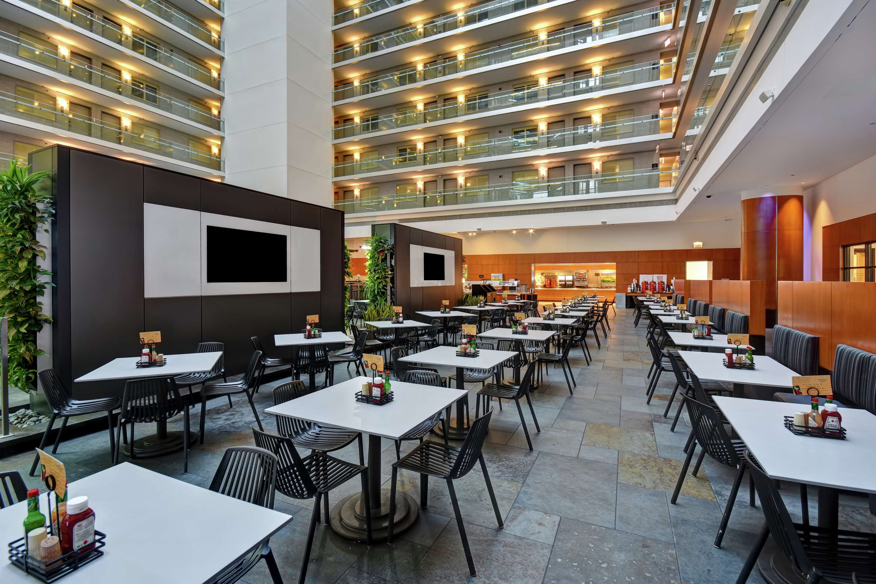 Breakfast Area | Embassy Suites by Hilton Chicago Downtown Magnificent Mile