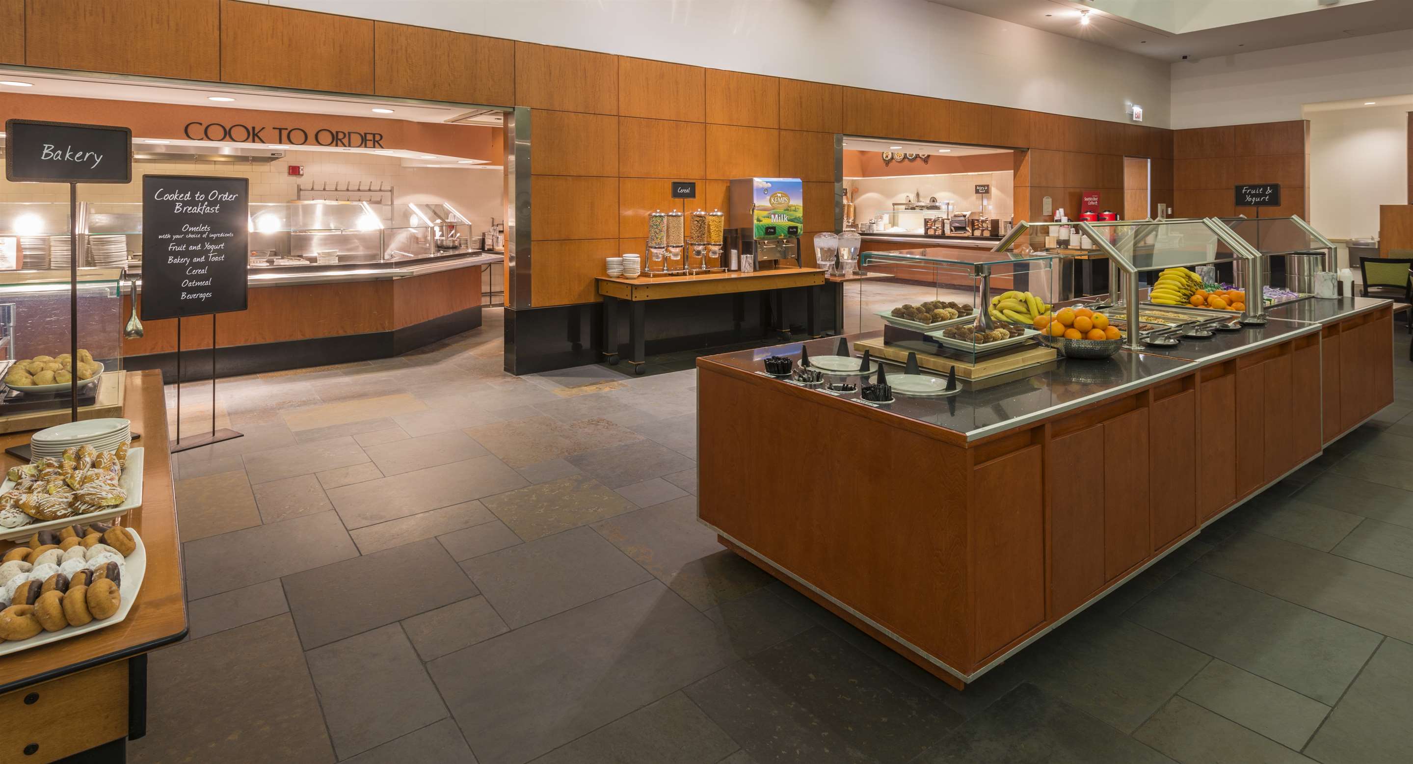 Breakfast Area | Embassy Suites by Hilton Chicago Downtown Magnificent Mile