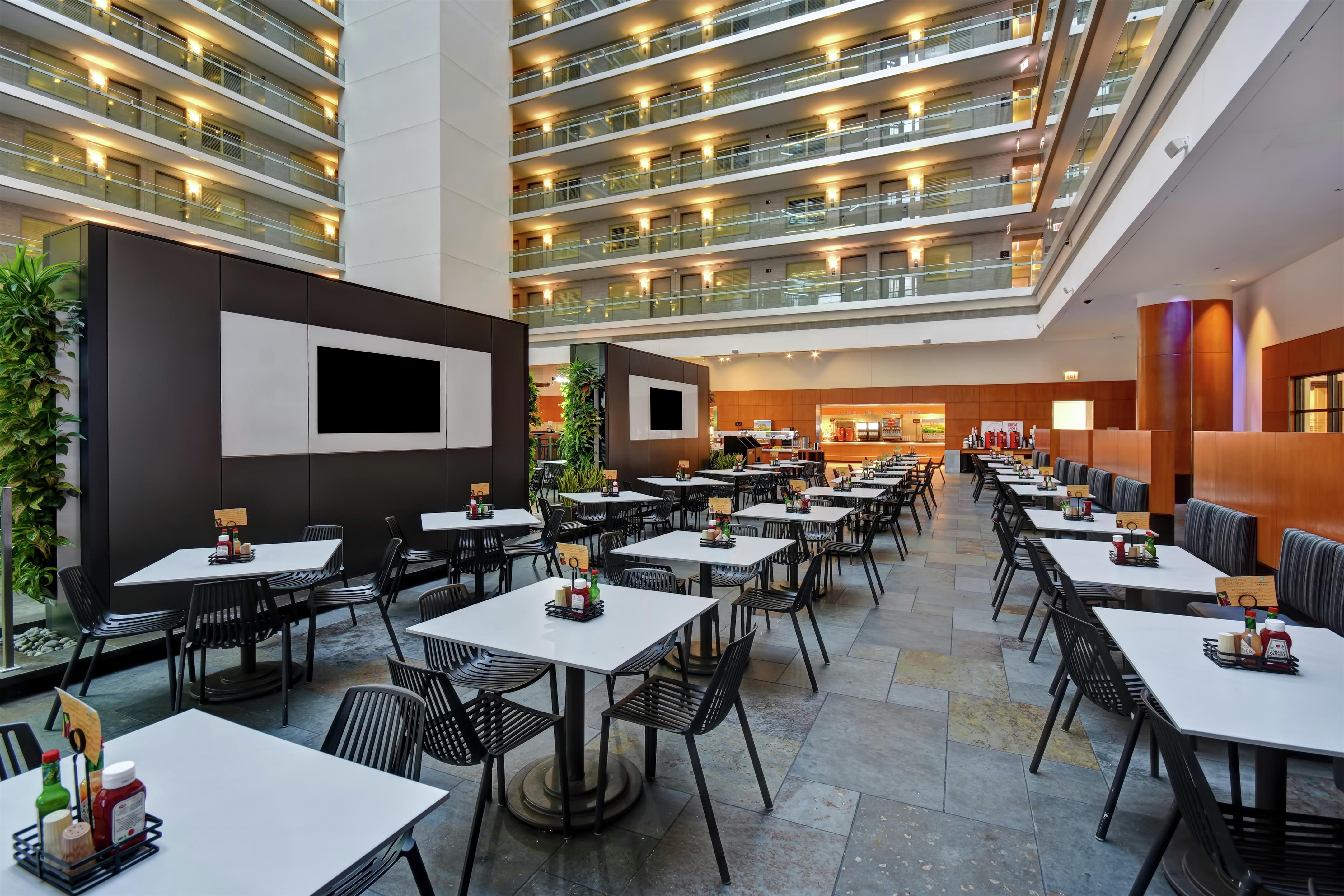 Breakfast Area | Embassy Suites by Hilton Chicago Downtown Magnificent Mile