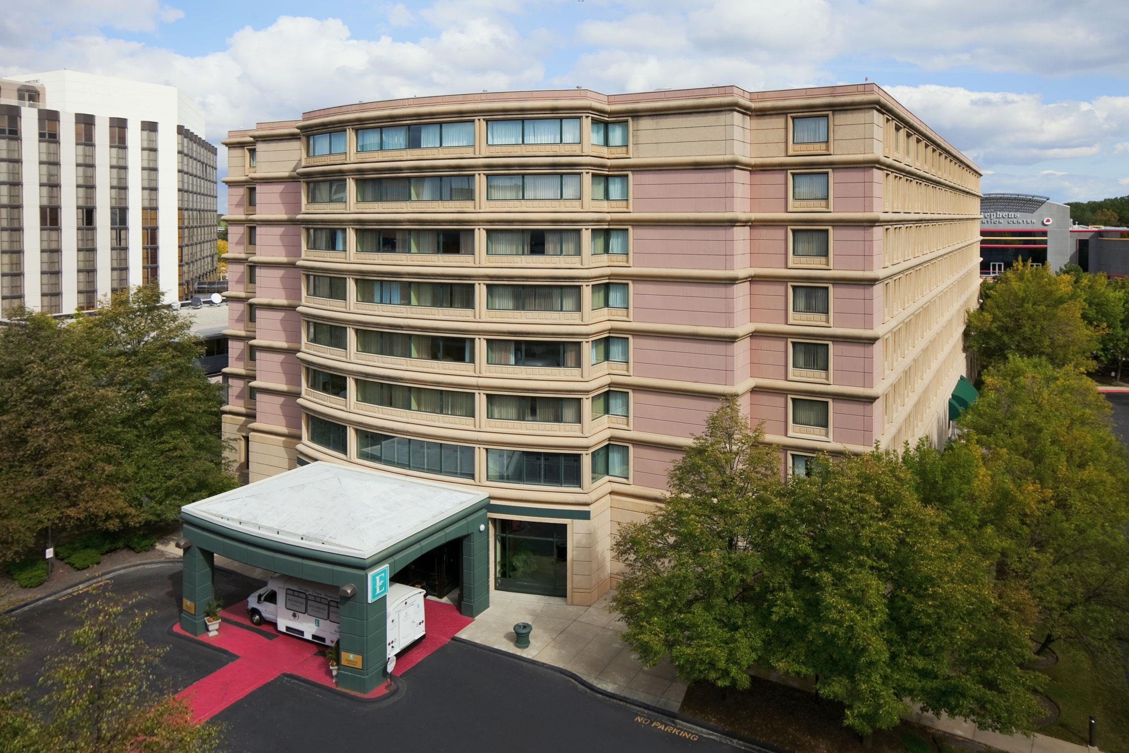 Exterior | Embassy Suites by Hilton Chicago O'Hare Rosemont