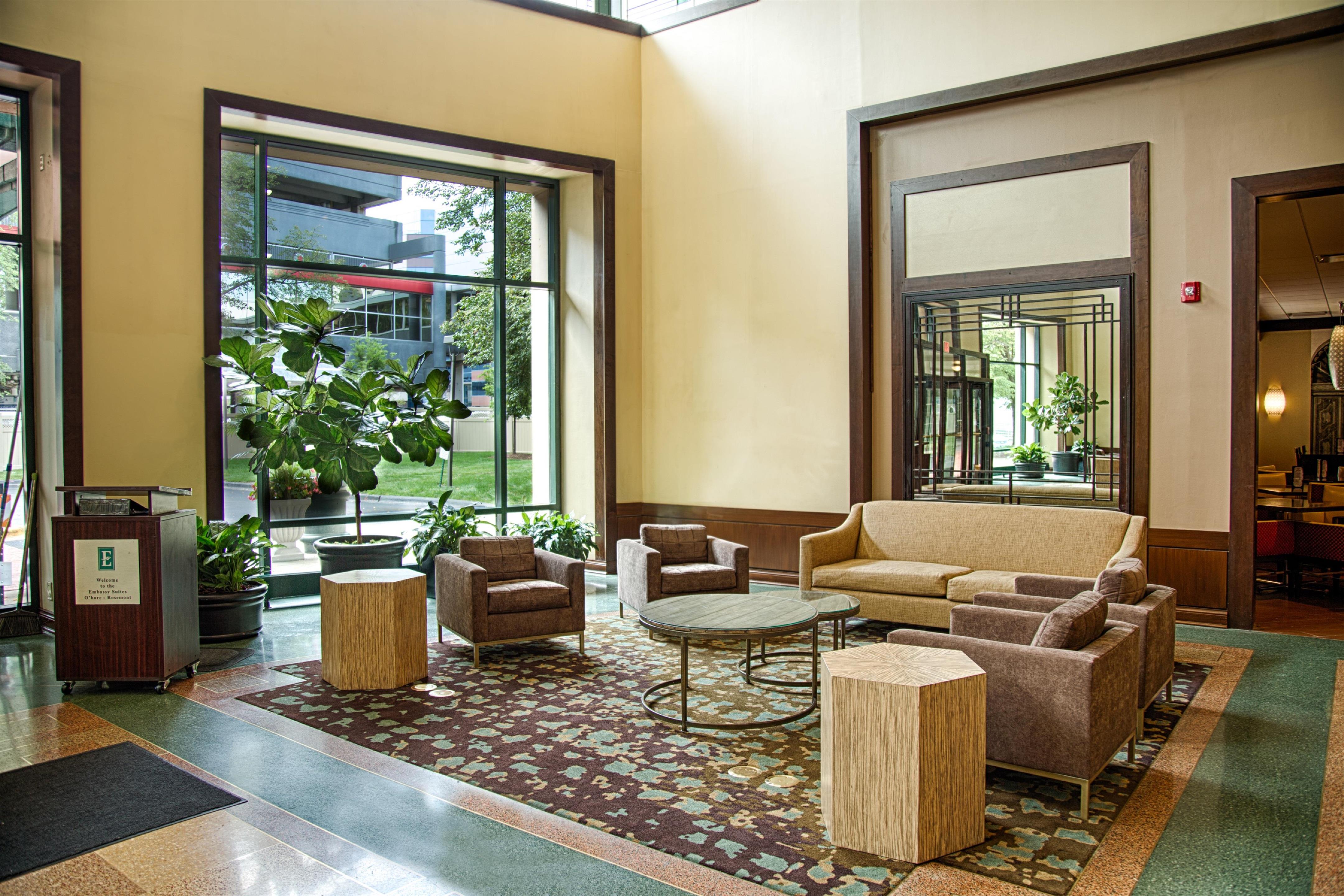 Lobby | Embassy Suites by Hilton Chicago O'Hare Rosemont