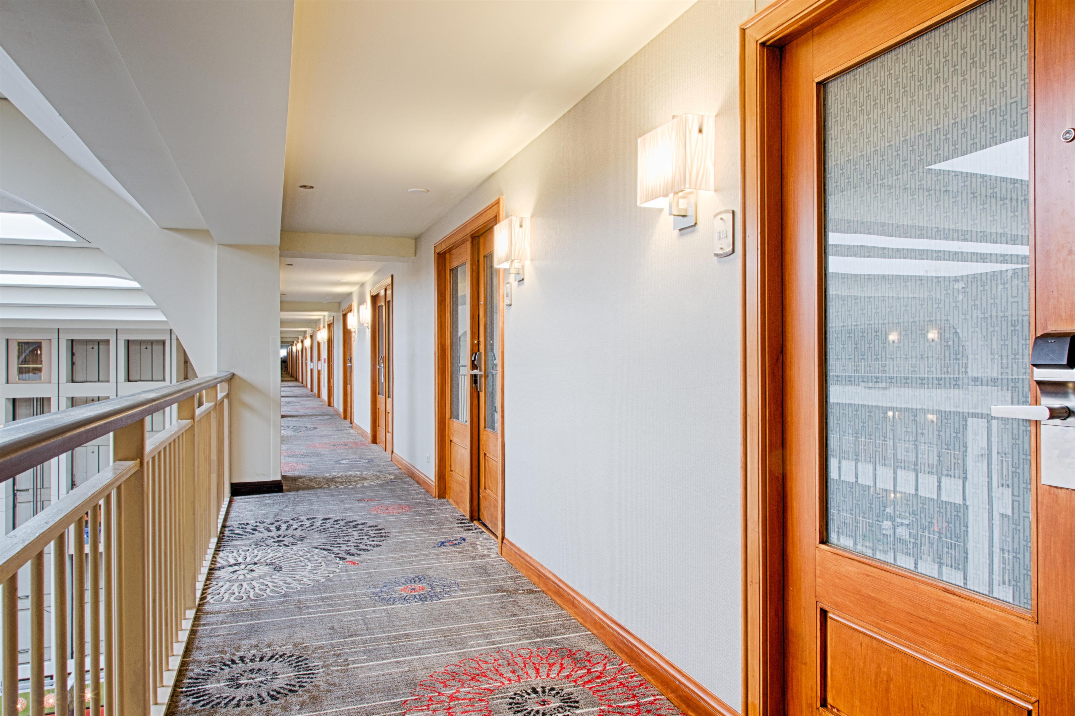 Lobby | Embassy Suites by Hilton Chicago O'Hare Rosemont