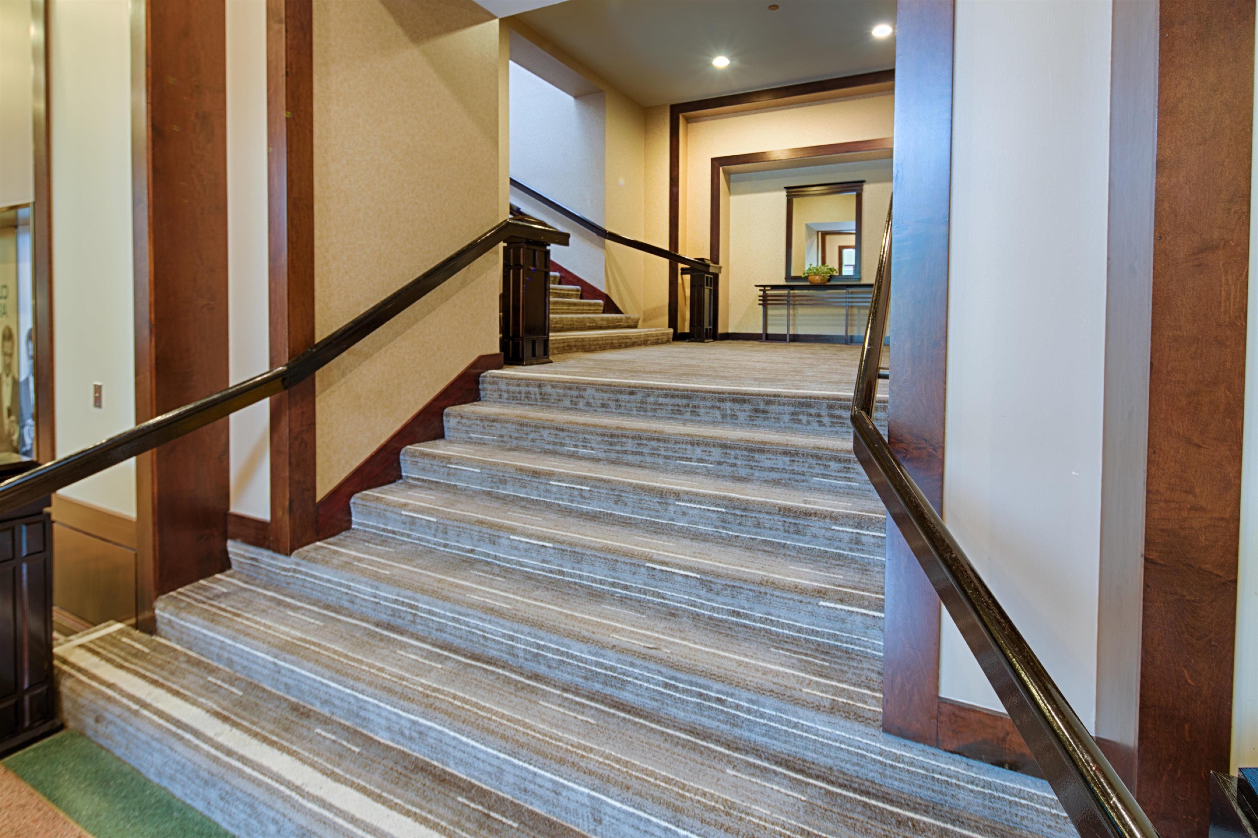 Lobby | Embassy Suites by Hilton Chicago O'Hare Rosemont