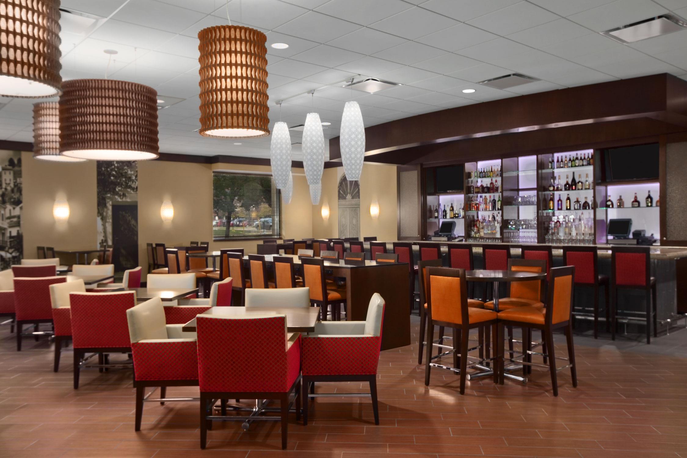BarLounge | Embassy Suites by Hilton Chicago O'Hare Rosemont