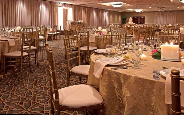 Restaurant - Embassy Suites Schaumburg