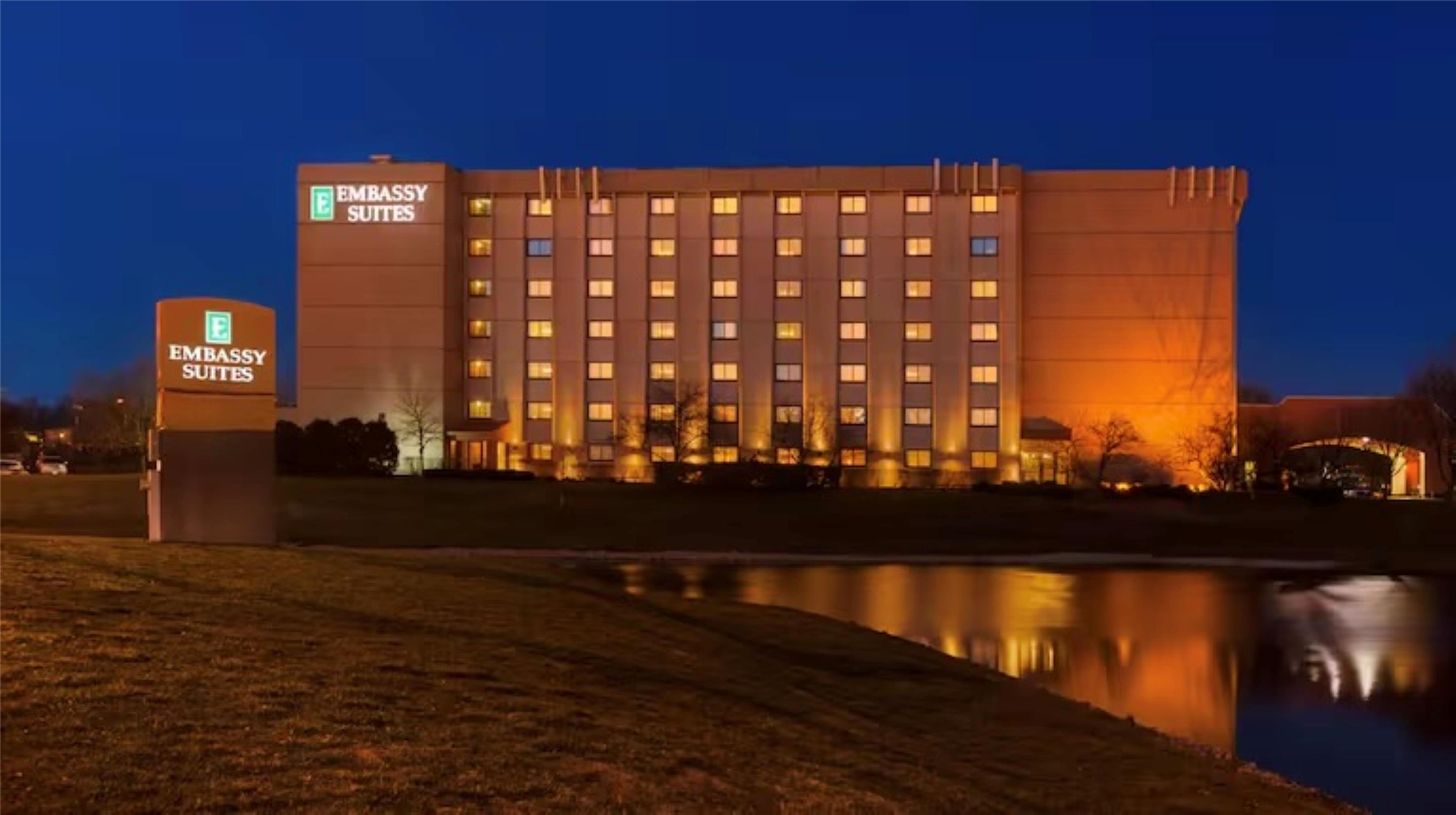 Exterior | Embassy Suites by Hilton Chicago Schaumburg Woodfield