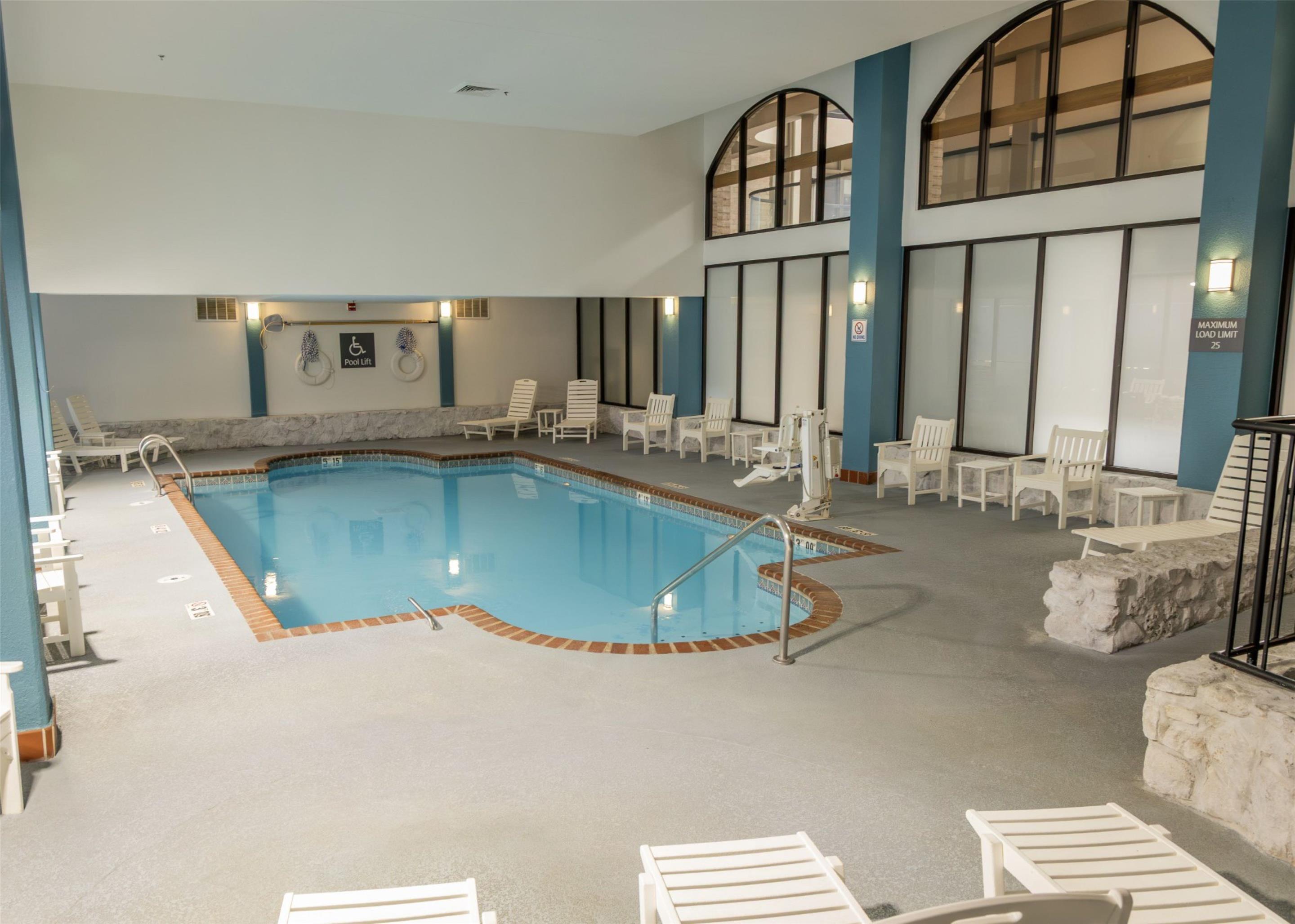 Pool | Embassy Suites by Hilton Chicago Schaumburg Woodfield