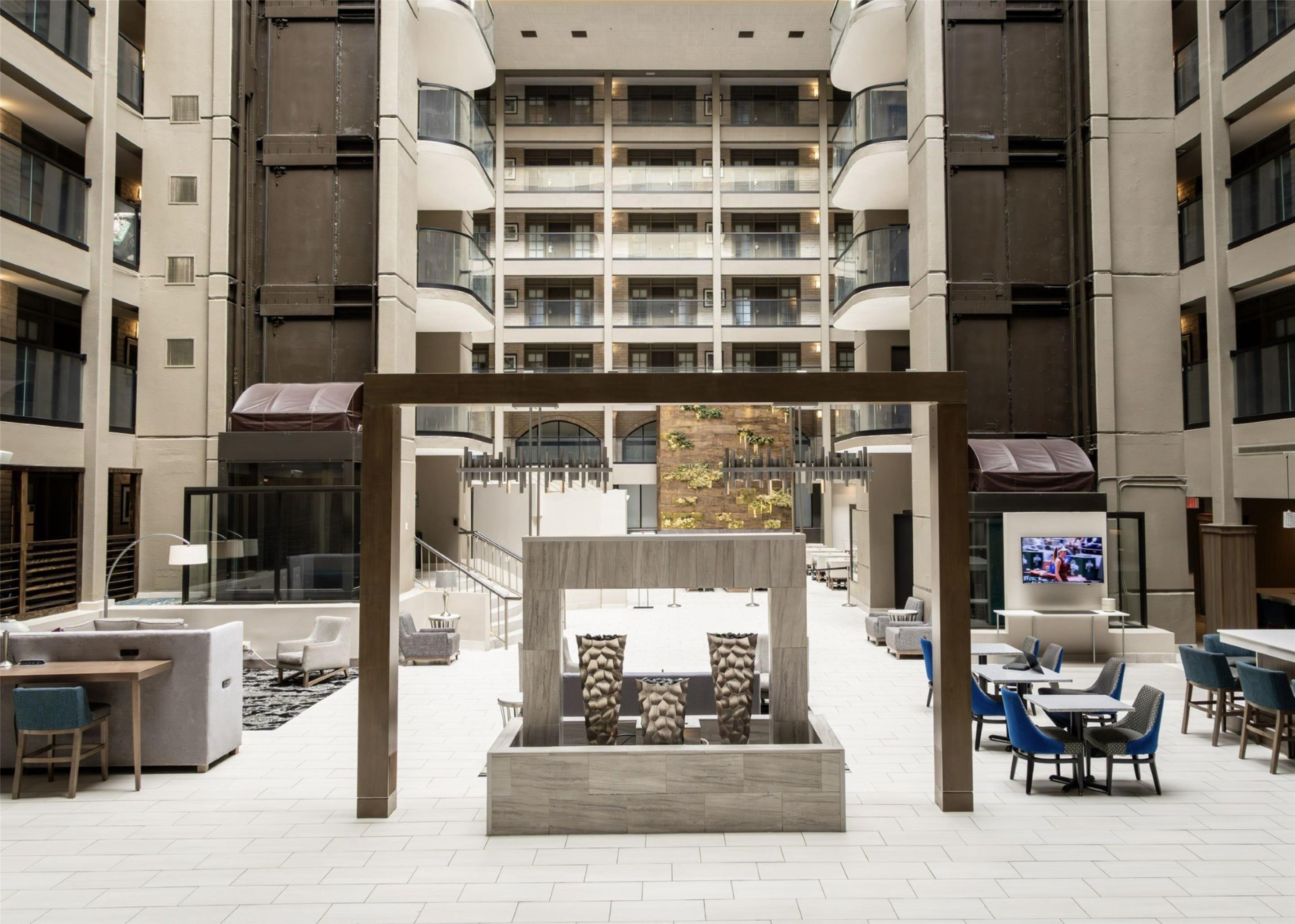Lobby | Embassy Suites by Hilton Chicago Schaumburg Woodfield